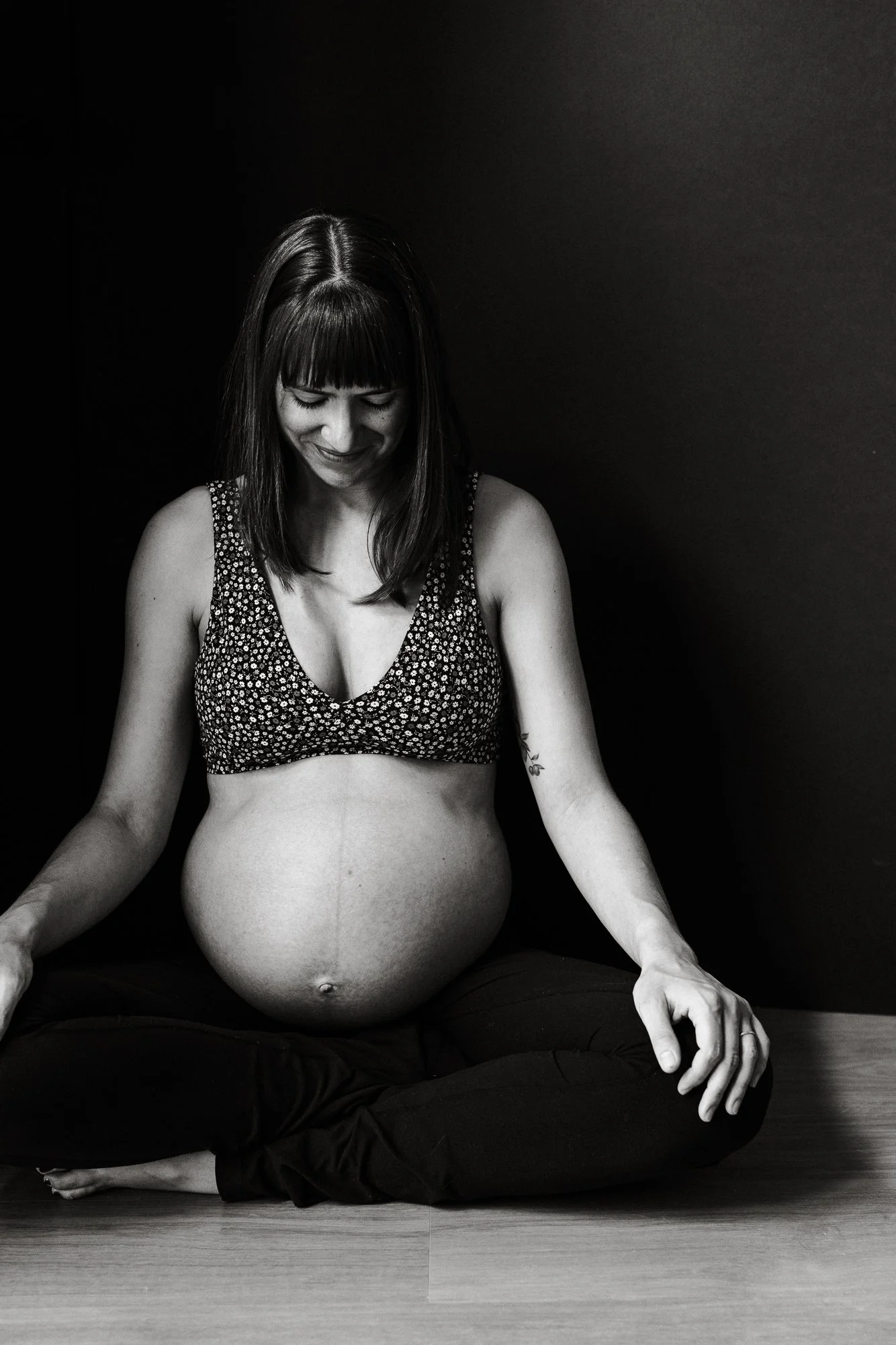cozy maternity boudoir photography by Illuminate Boudoir-01.jpg