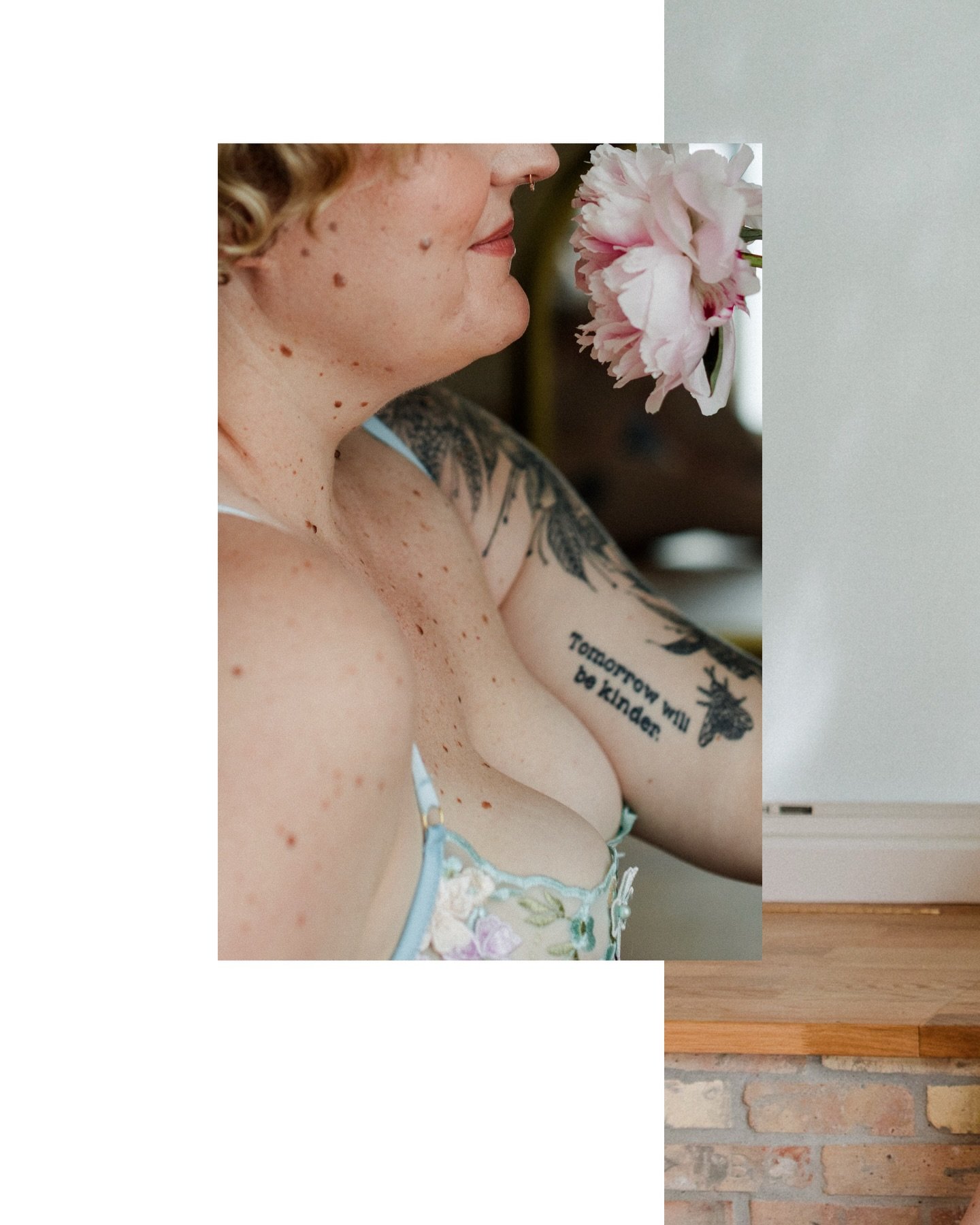 Lindsey had been following my work for a while and really resonated with my flower boudoir portraits. She loves peonies, and she decided to book a flower boudoir session last spring when the peonies were in peak bloom here in Minnesota. On the day of