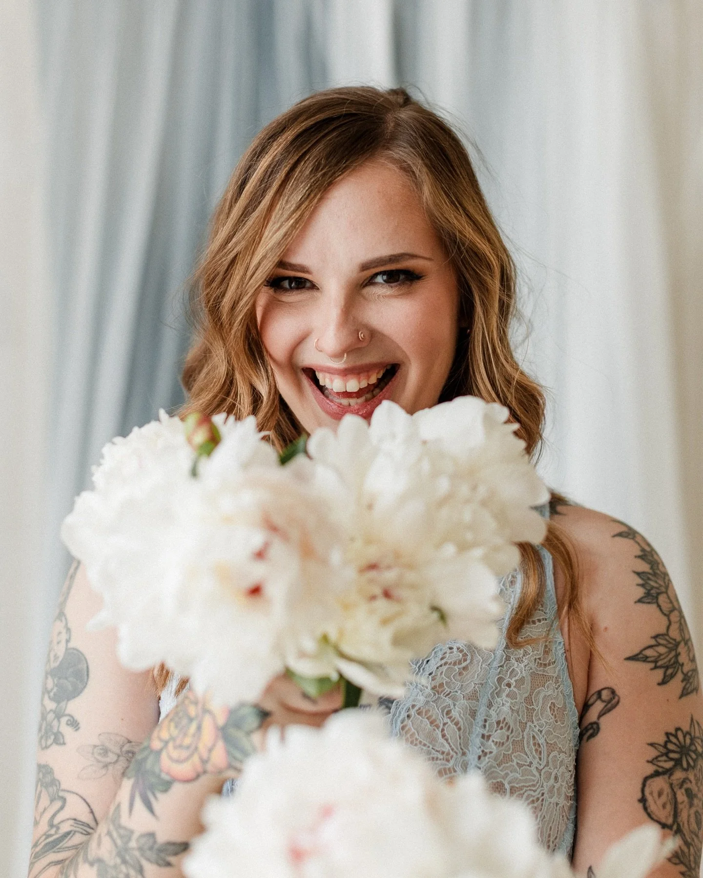 Playful, peaceful, serene, &amp; sensual // A few words to describe Lauren&rsquo;s flower boudoir session with me.&nbsp;

Lauren is a fabulous human who exudes warmth and joy. After doing a minimalist session with me a few years ago, she felt so exci