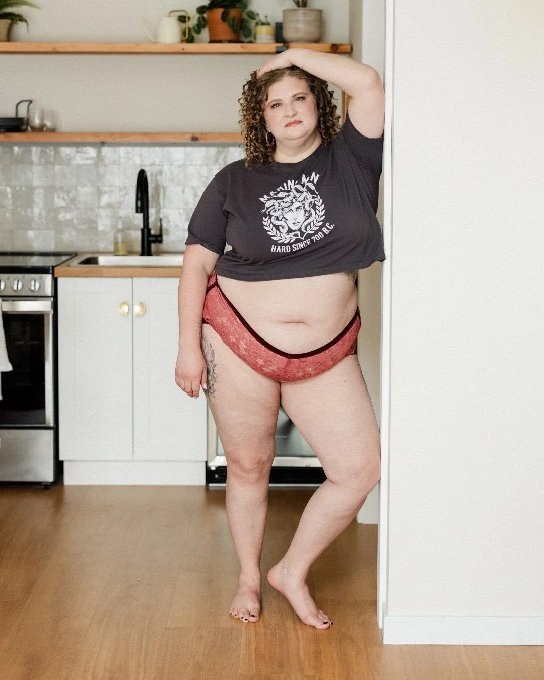 Which photo is your favorite?? Swipe to see two of my favorite moments from Kelly's second photoshoot with me. ❤️