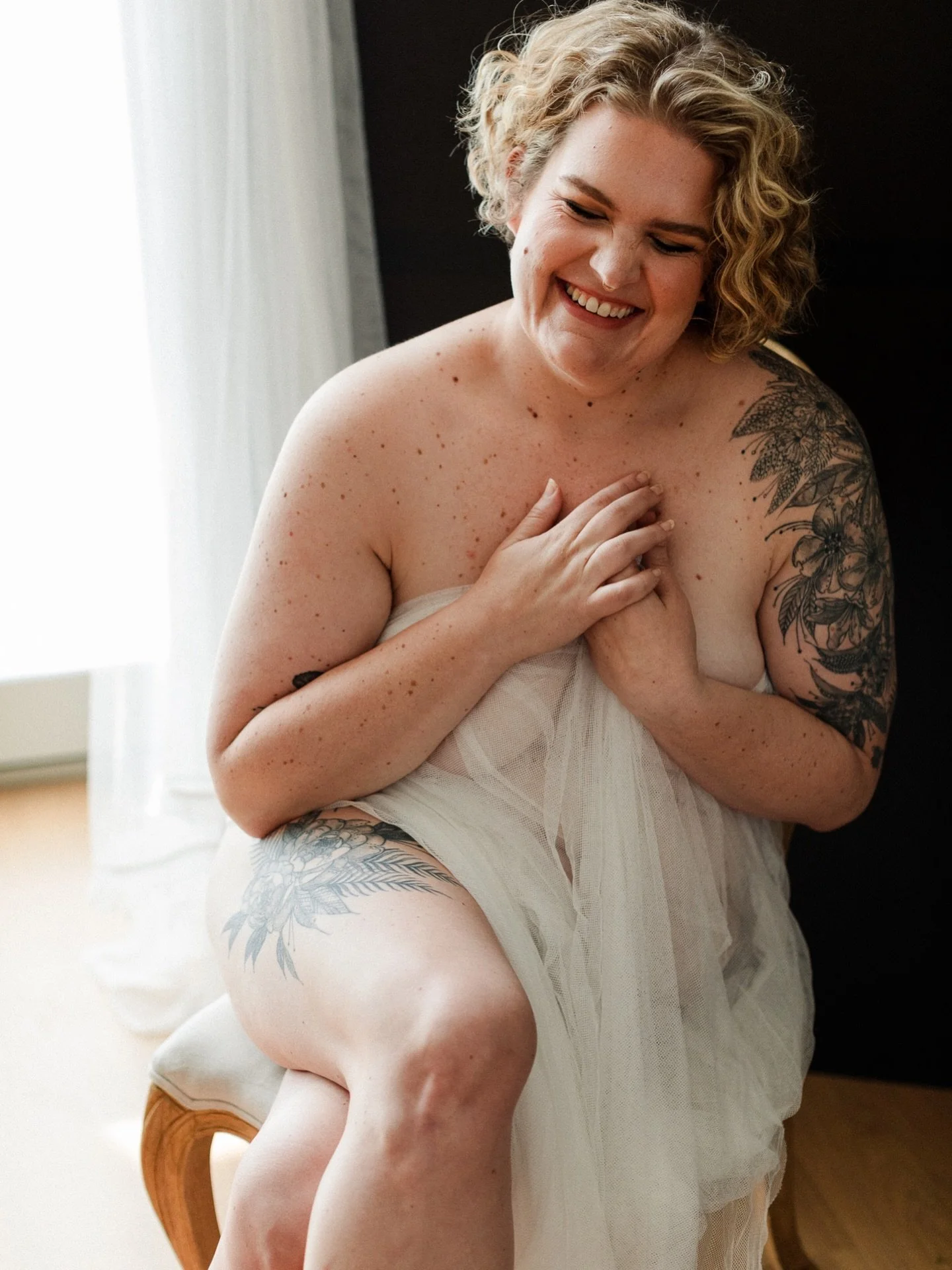 &ldquo;&hellip;the wonderfully unexpected theme that radiates through all of my pictures is JOY.&rdquo;

Lindsey's biggest intention going into her boudoir session at my Minneapolis studio was for her portraits to feel "authentic." ⁠
⁠
Afte