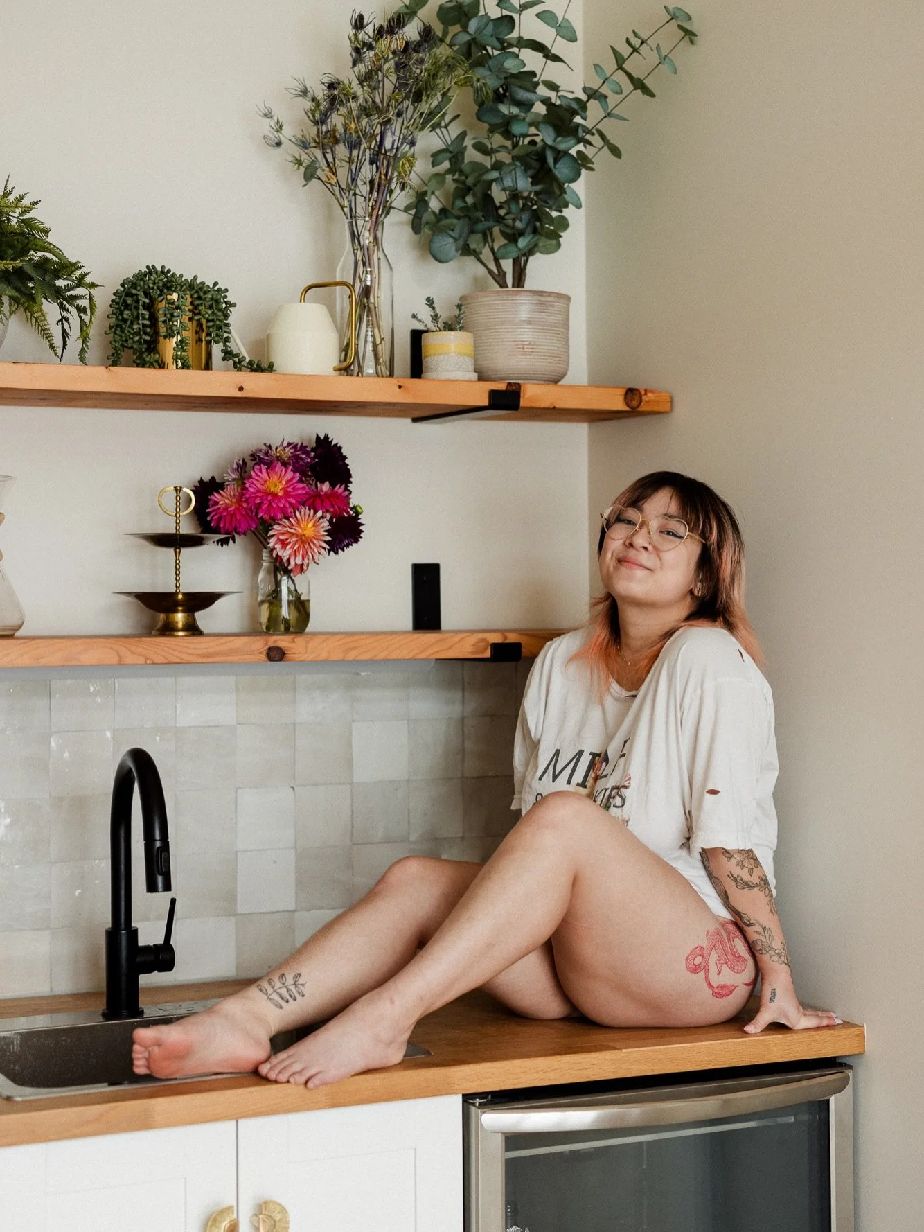 Bold, fun, casual, and confident... I love the energy from this series with Kim. These are a really lovely counterpoint to some of the other chapters of her session - she had some pictures that felt dreamy and magical, others that felt really minimal