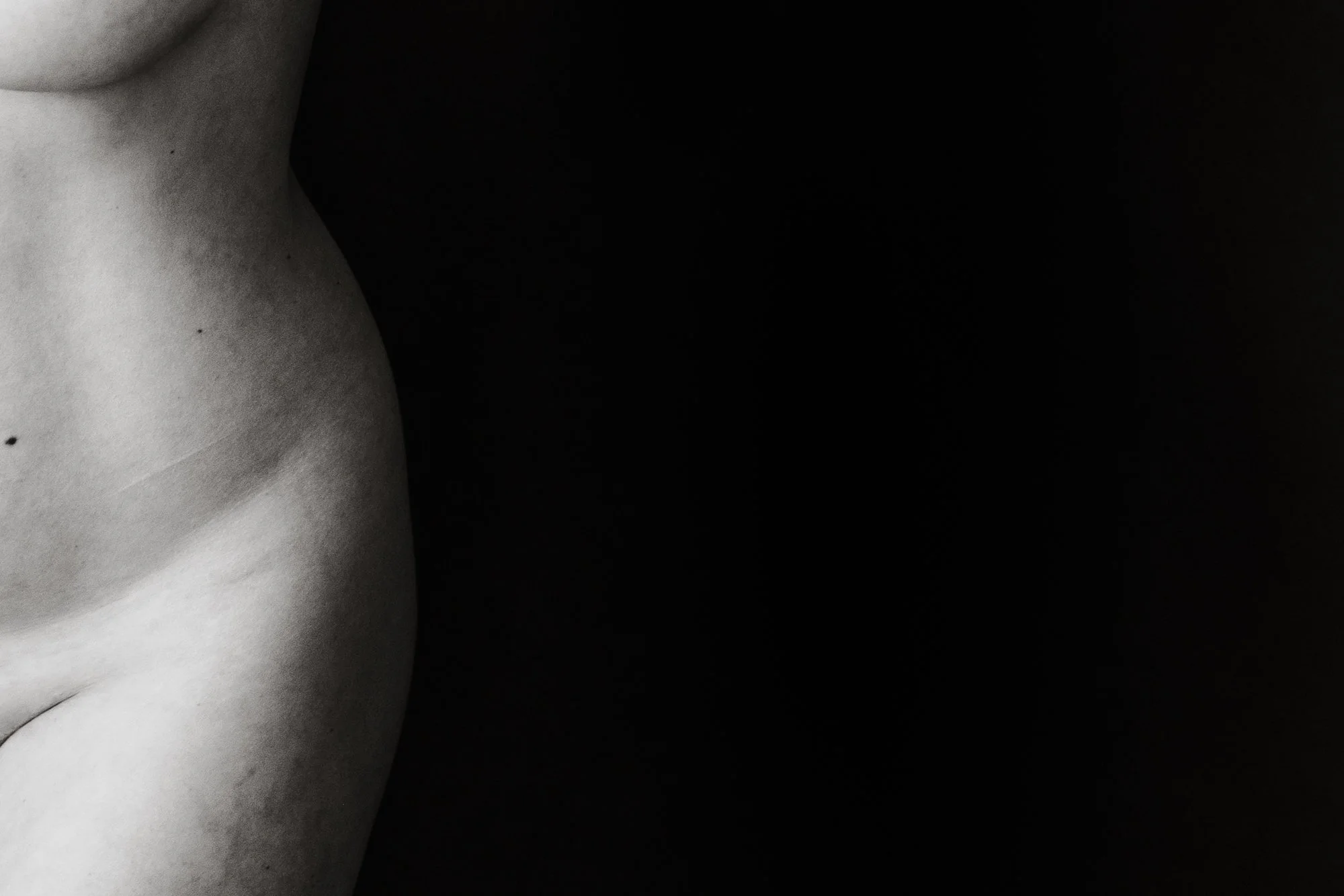 artist boudoir photography with painting by Illuminate Boudoir-19.jpg