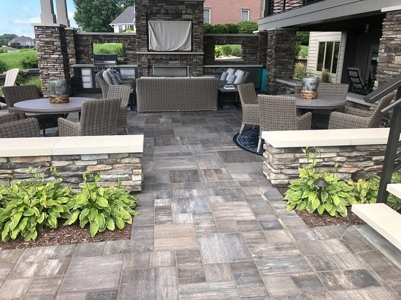 Paver patio and outdoor kitchen.jpg