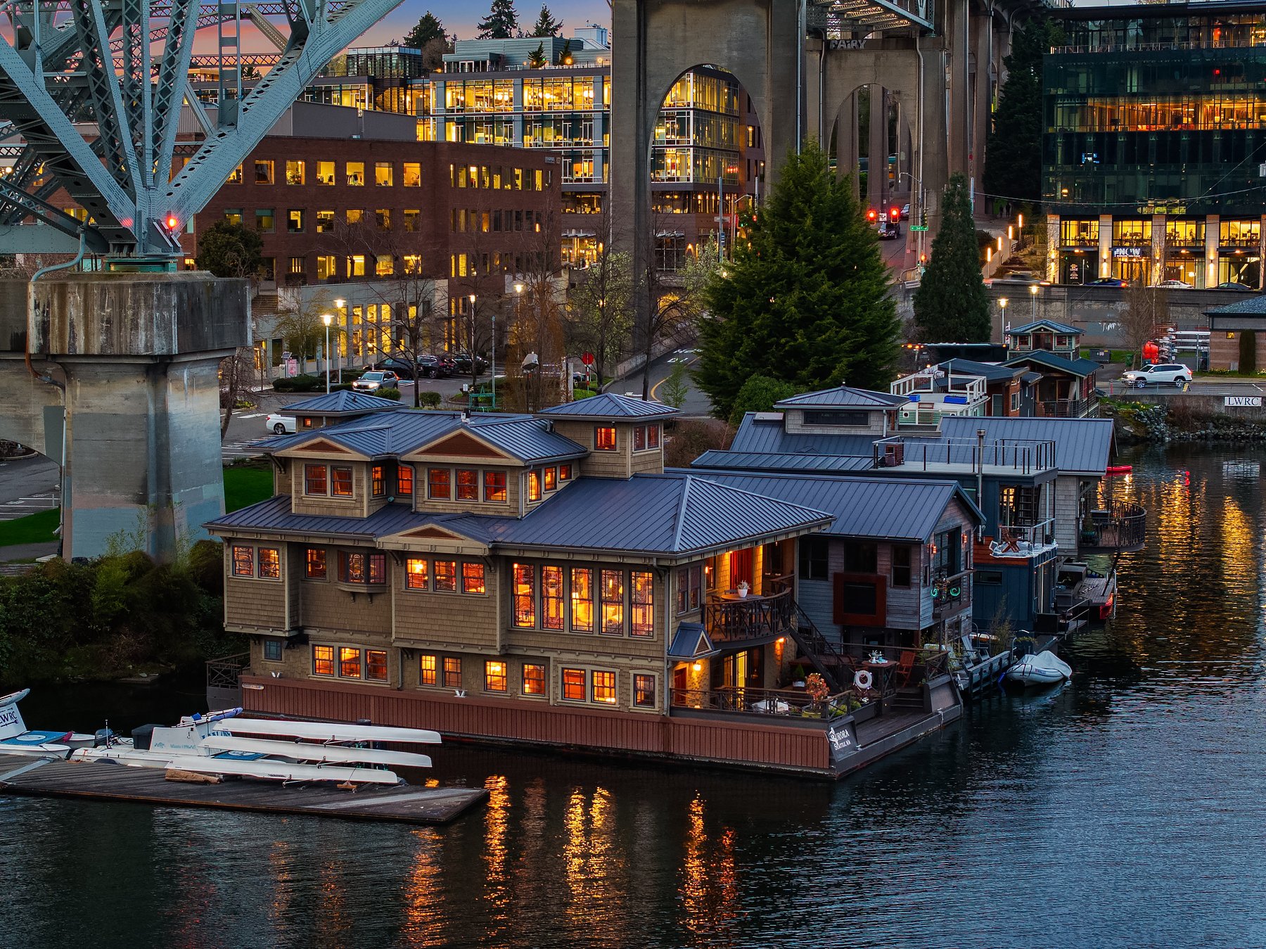THE QUEEN OF LAKE UNION - $3,900,000