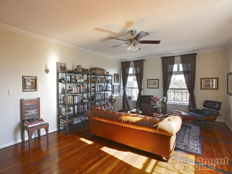 Fleur De Lis The Seligman Group