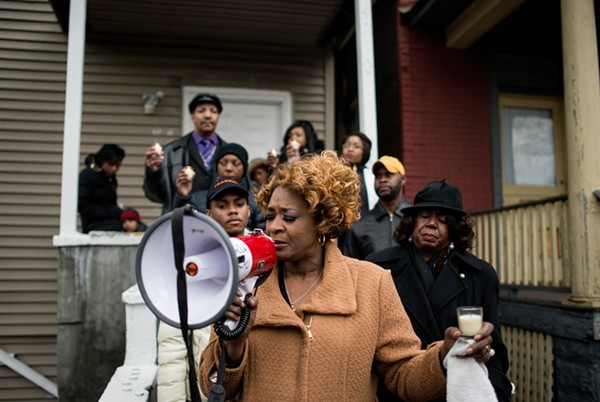 Evelyn Glover-Jennings cousin of Bettie Jones, holds a prayer with her family and elective officials of the west side of Chicago on Sunday December 27, 2015. (William Camargo/City Bureau)