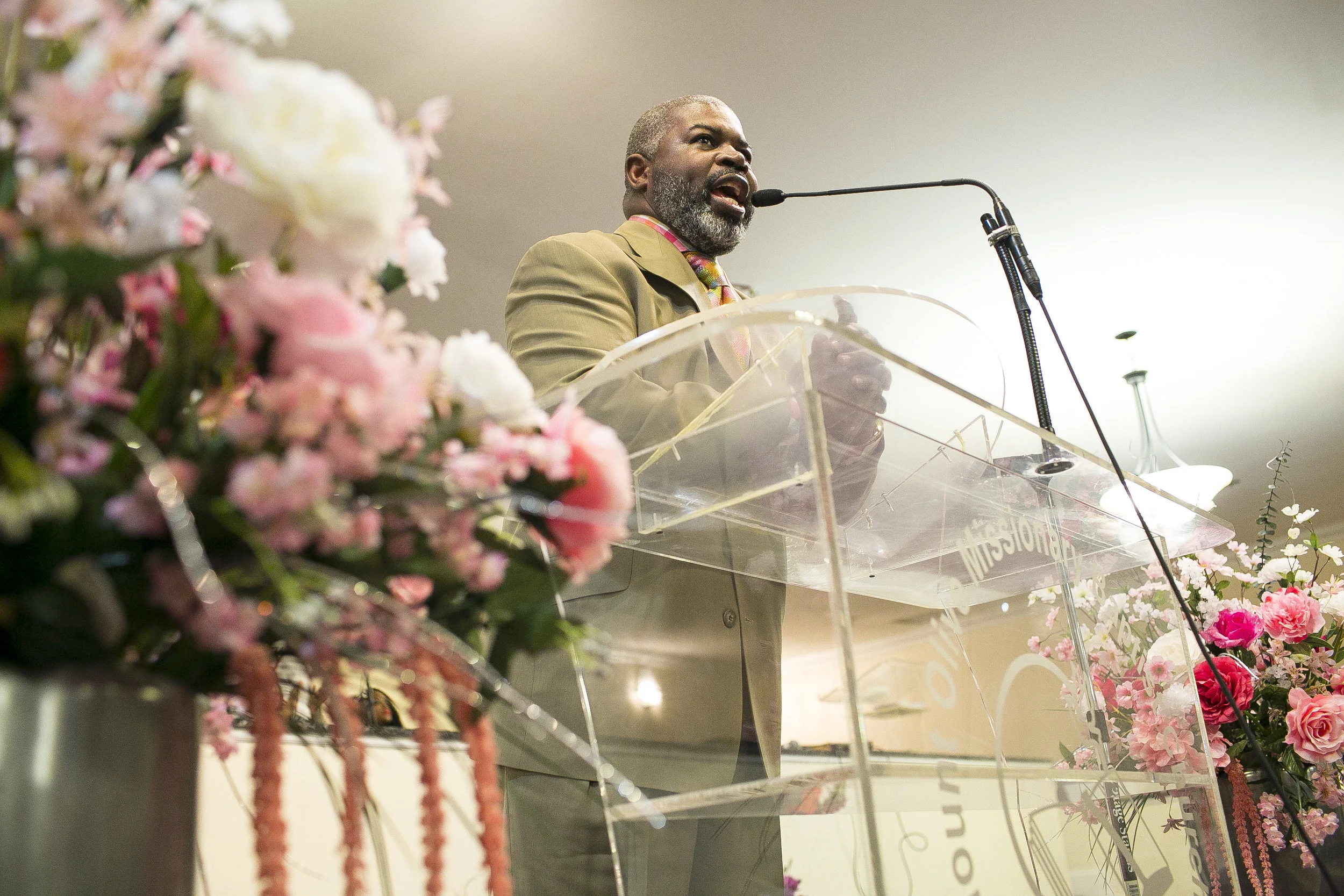 Rev. Kenneth Giles of Second Mount Olive M.B. Church situated on part of the "Soul City Corridor" on Chicago Ave., leads service on Sunday morning, Feb. 12, 2017. (Photo by Michelle Kanaar | City Bureau)