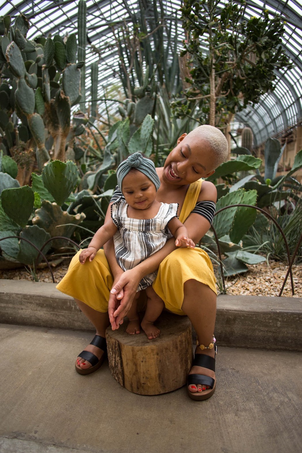 Dorothy Bowser and her daughter Phthalo at their #CoverMama photoshoot with City Bureau photo fellow Caroline Olsen. Photo credit: Caroline Olsen, City Bureau.