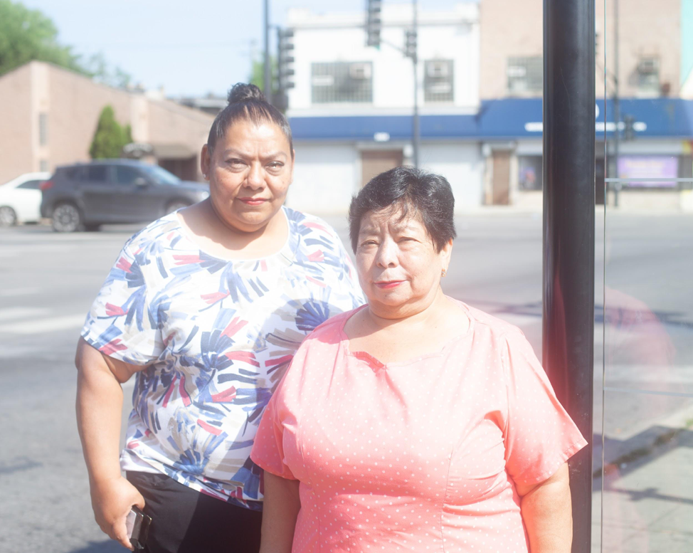 Gloria Hernandez (right) and her daughter wait for the bus home. (Photo: Samantha Cabrera Friend)