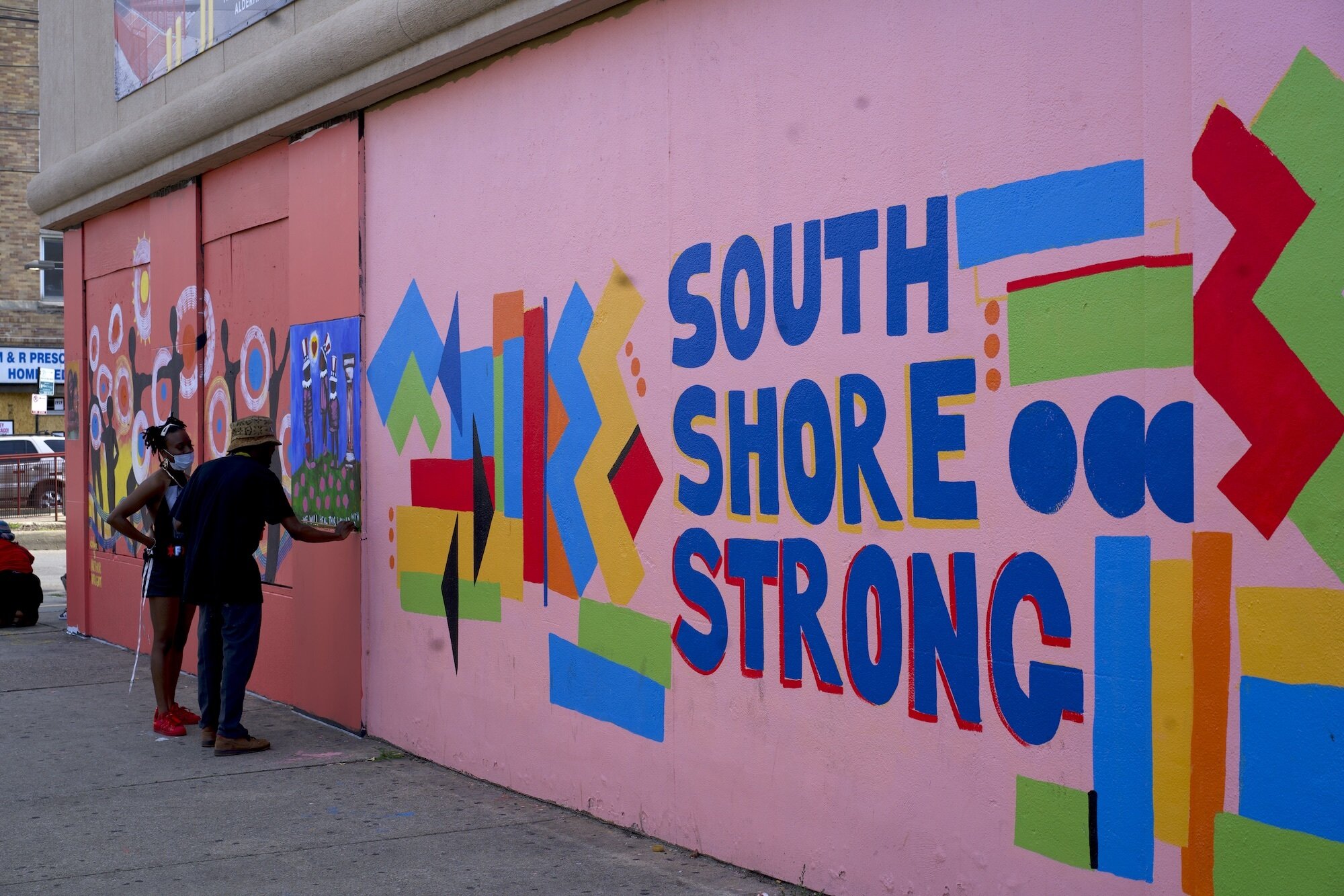 Mural at corner of 71st and Jeffery painted by volunteers led by Dorian Sylvain . (Photo: Justin Agrelo/City Bureau)