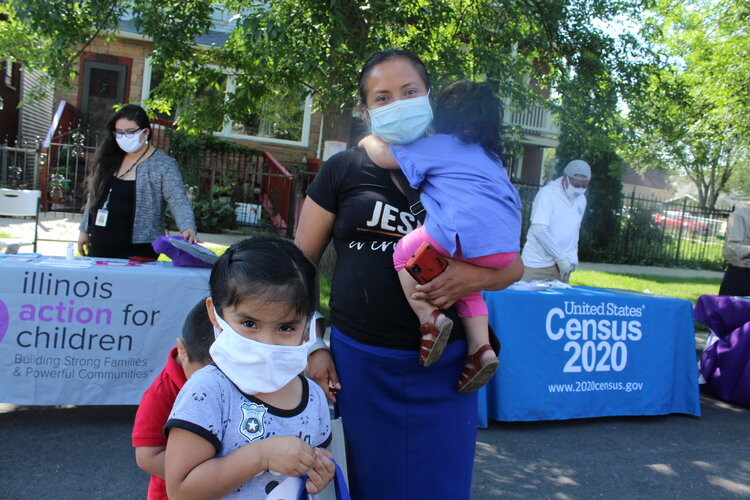 To reach people in a census tract where the count is currently at 37.8%, the city organized an event in South Chicago. (Photo: Alexandra Arriaga)