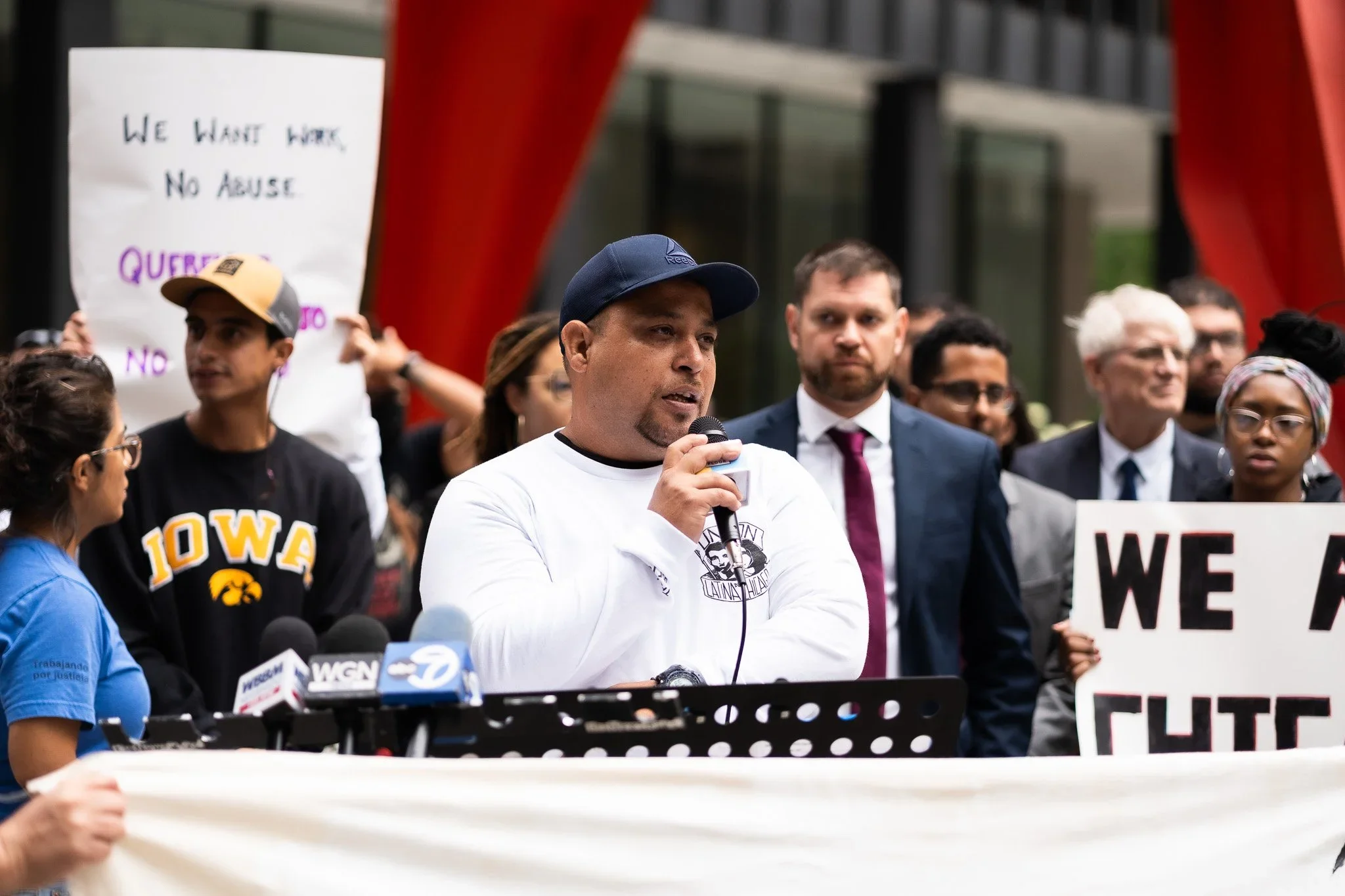 ICE Arrests Day Laborer who Accused Off-Duty Cops of Beating Workers Outside Home Depot