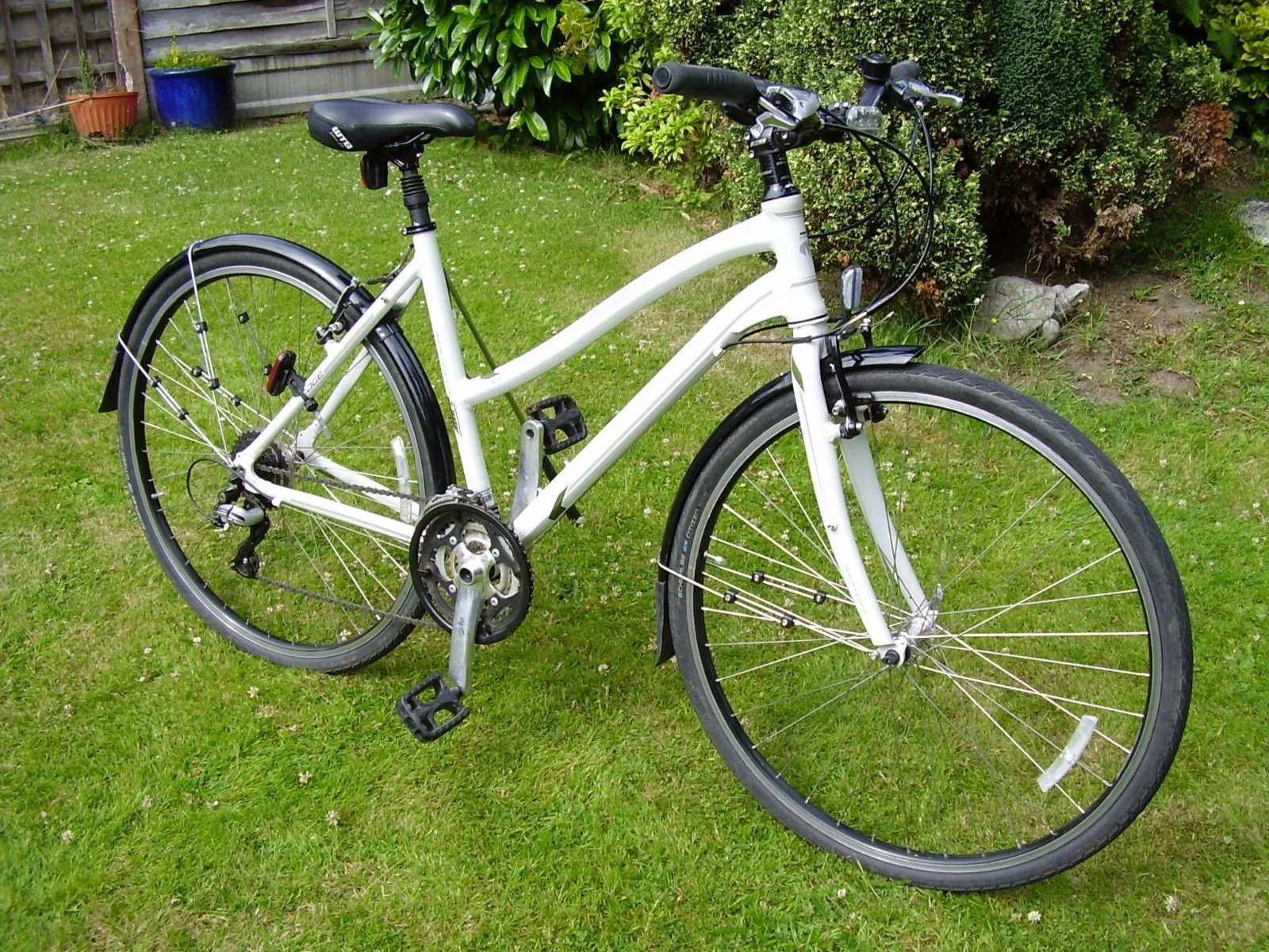 Simple city bike, upright position, light, lots of gears!!