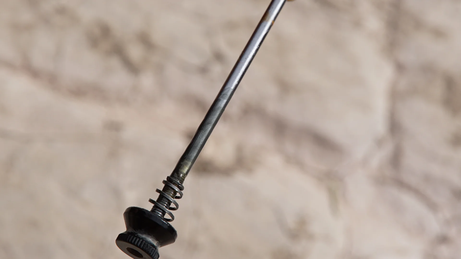 Oil can reach the axel of the hub, but this is not a problem.