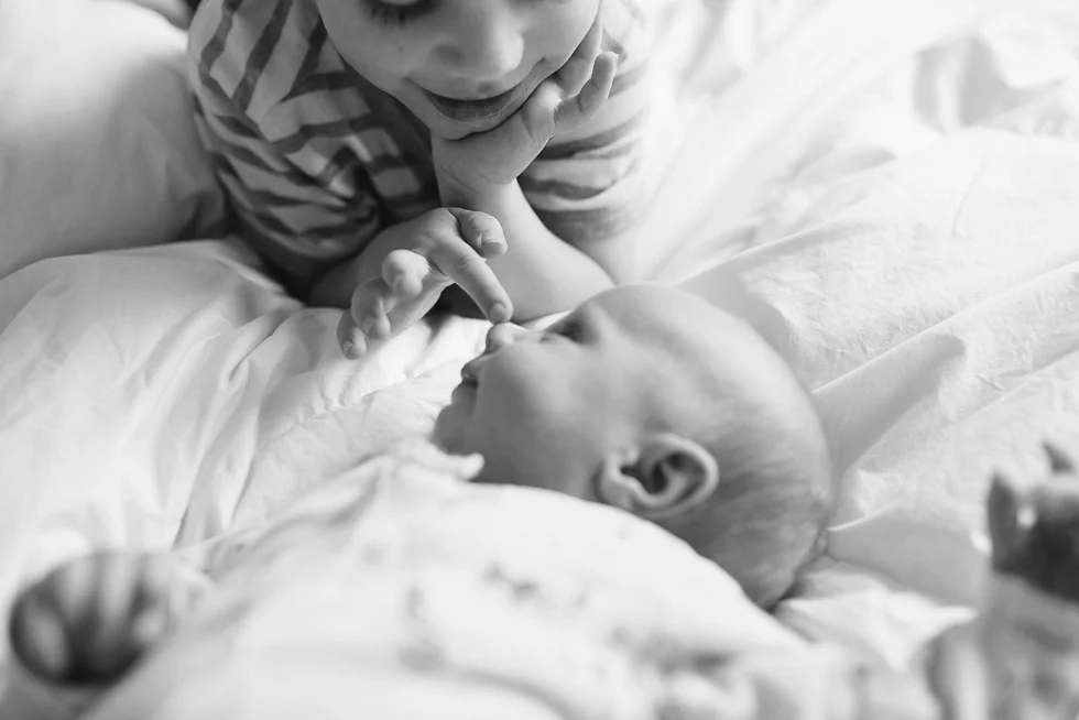 toddler+touching+newborn+baby's+nose+at+home+in+melbourne+newborn+photographer+Jenny+rusby+photography