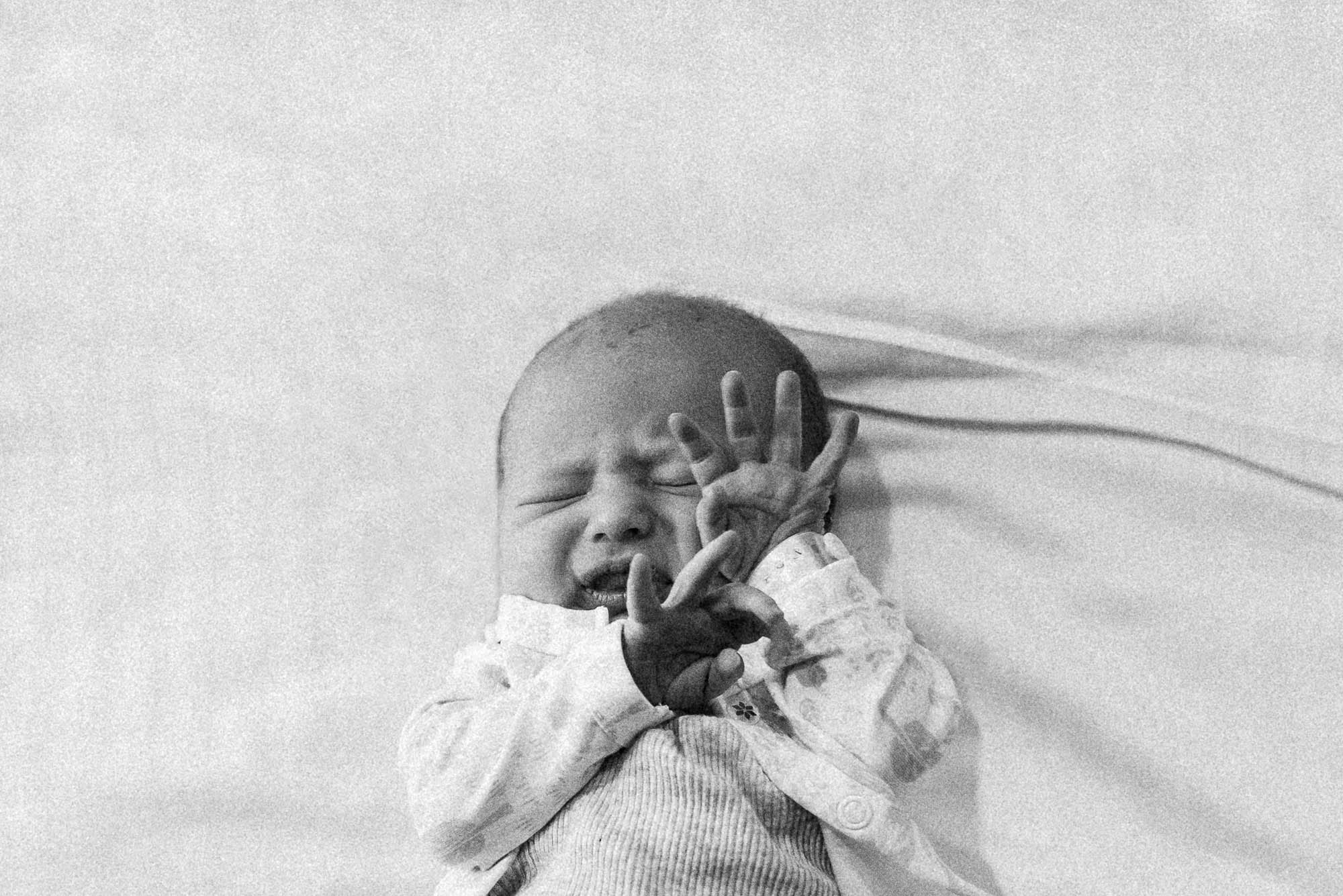 newborn-with-hands-up-in-hospital-melbourne