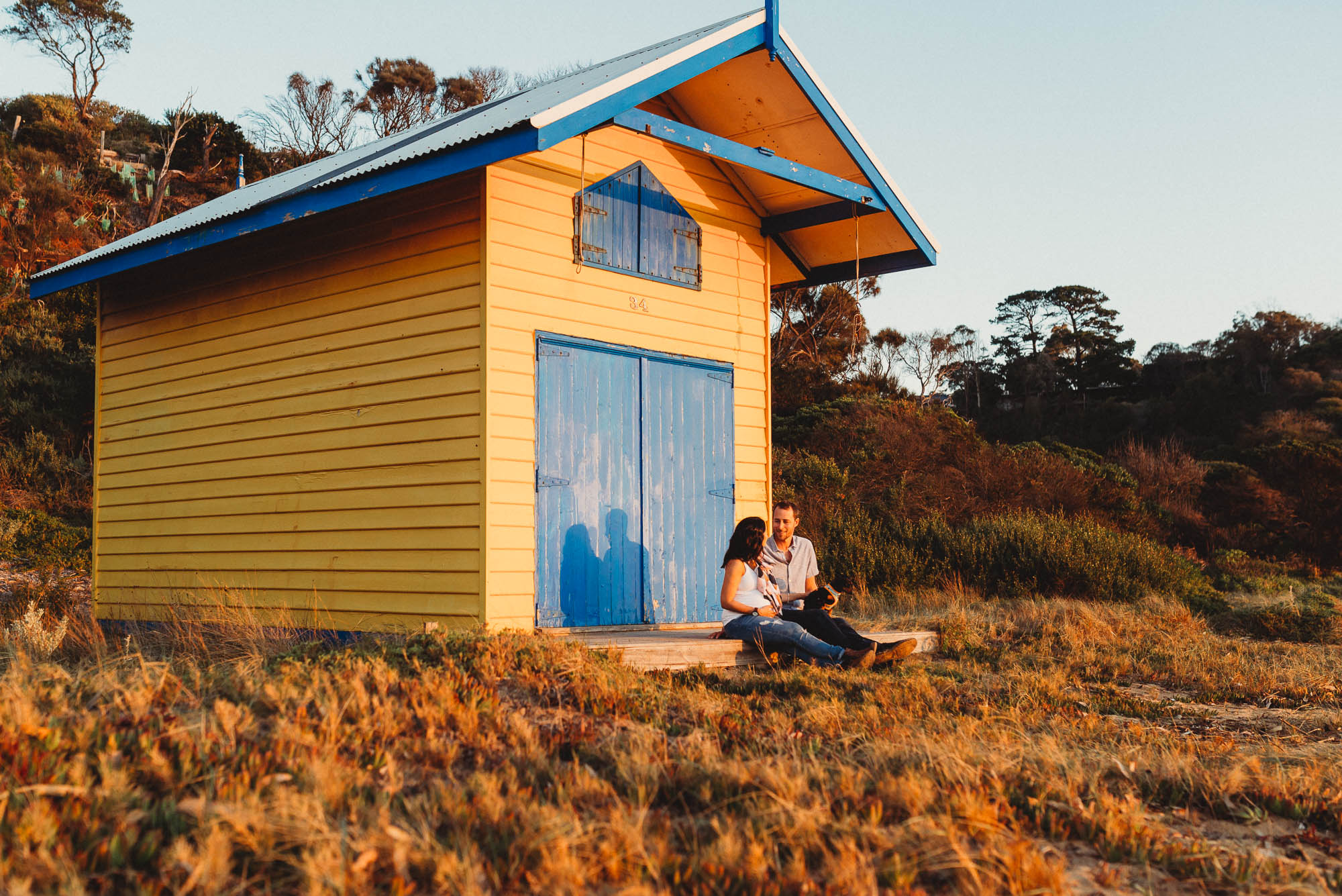 melbourne_maternity_photographer_jenny_rusby_photography_couple_sitting_together_at_the_beach_at_sunset