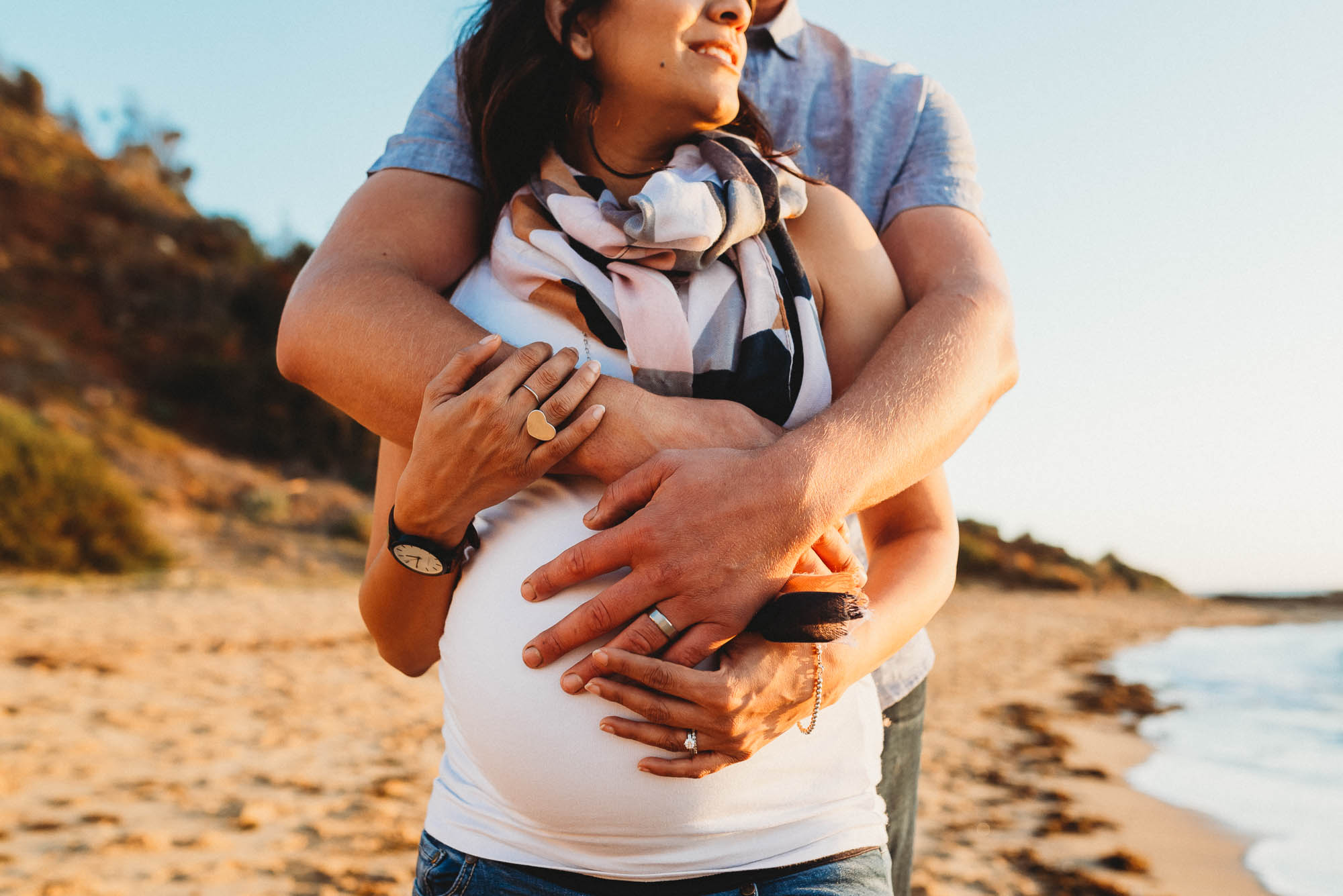 melbourne_maternity_photographer_jenny_rusby_photography_couple_hugging_baby_bump_together_at_the_beach_at_sunset