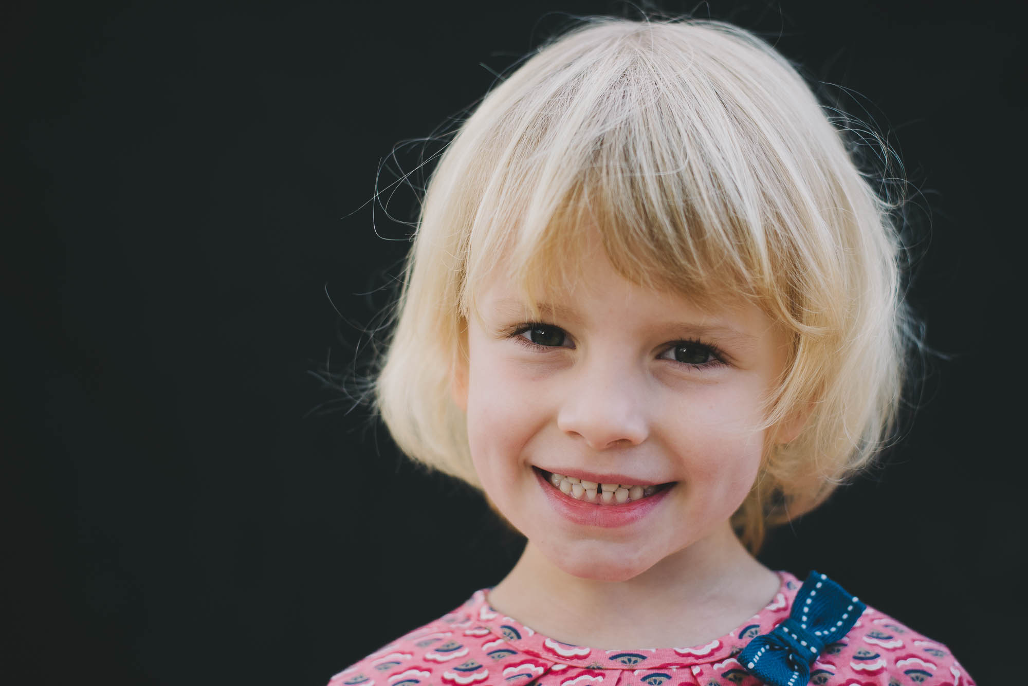 melbourne_family_photographer_childhood_portraits_smiling_girl.jpg