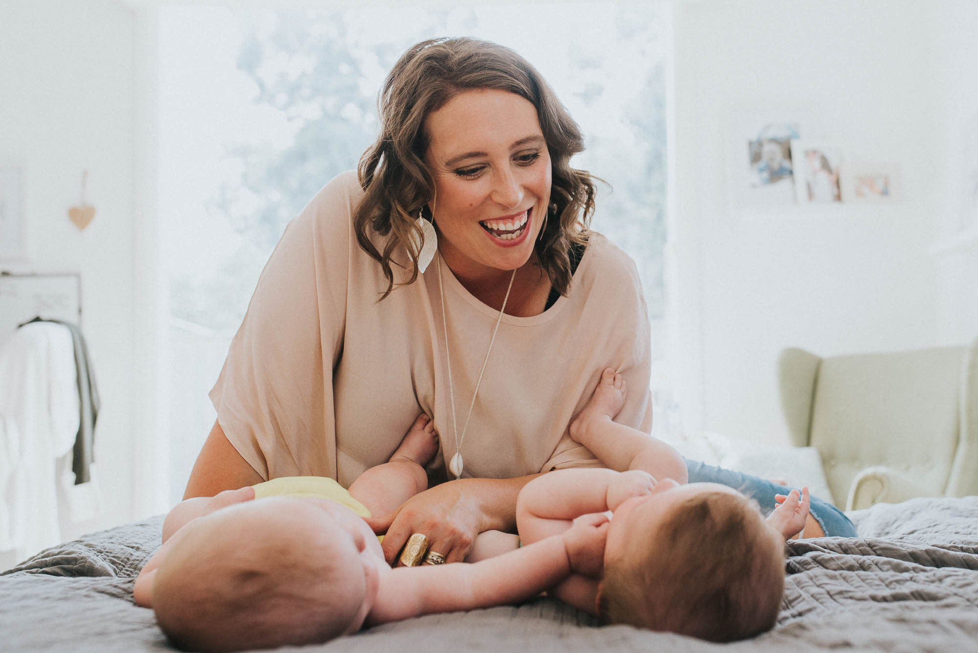 melbourne_newborn_photographer_mother_with_twin_babies.jpg