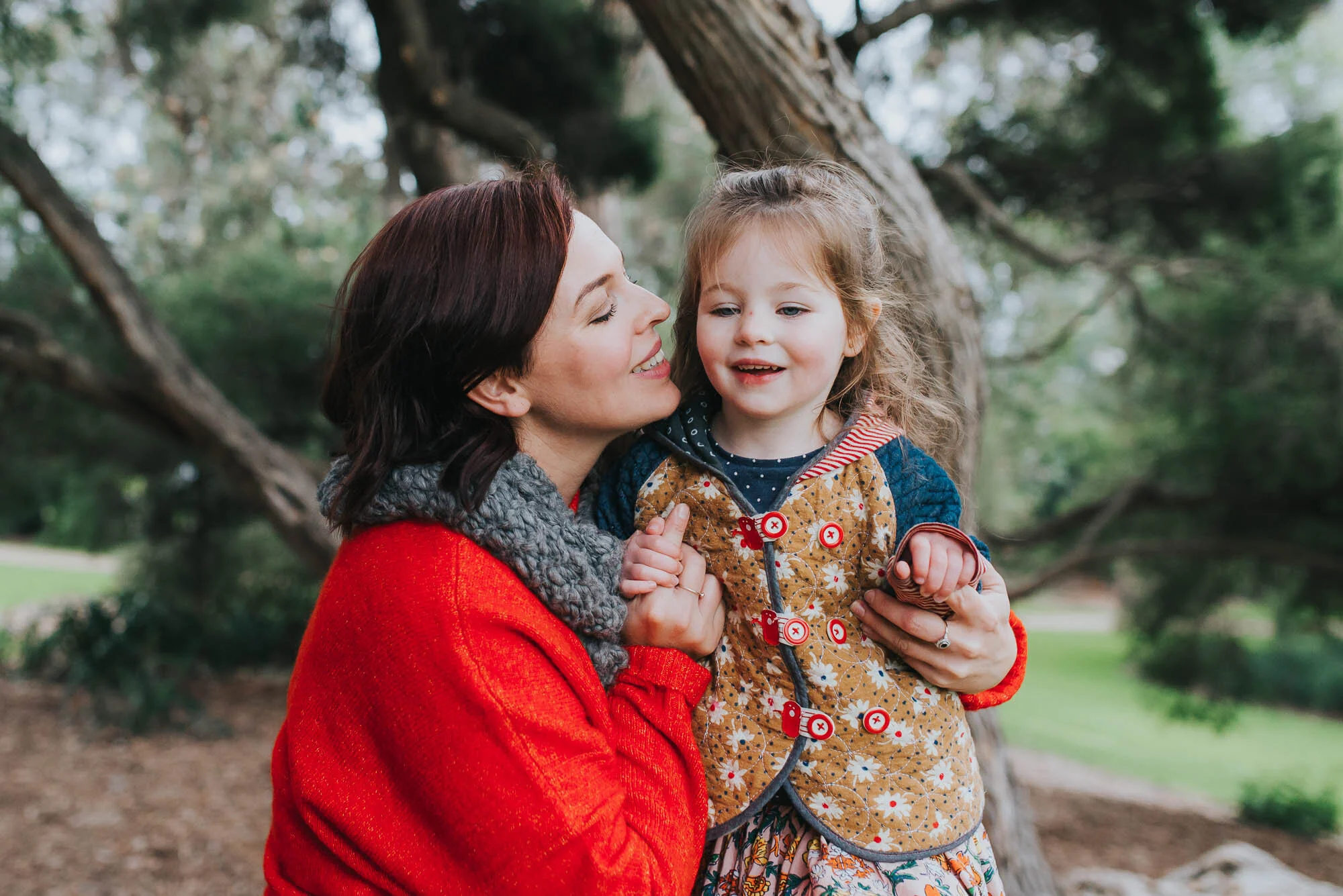mum_and_daughter_cuddling_melbourne_family_photographer.jpg