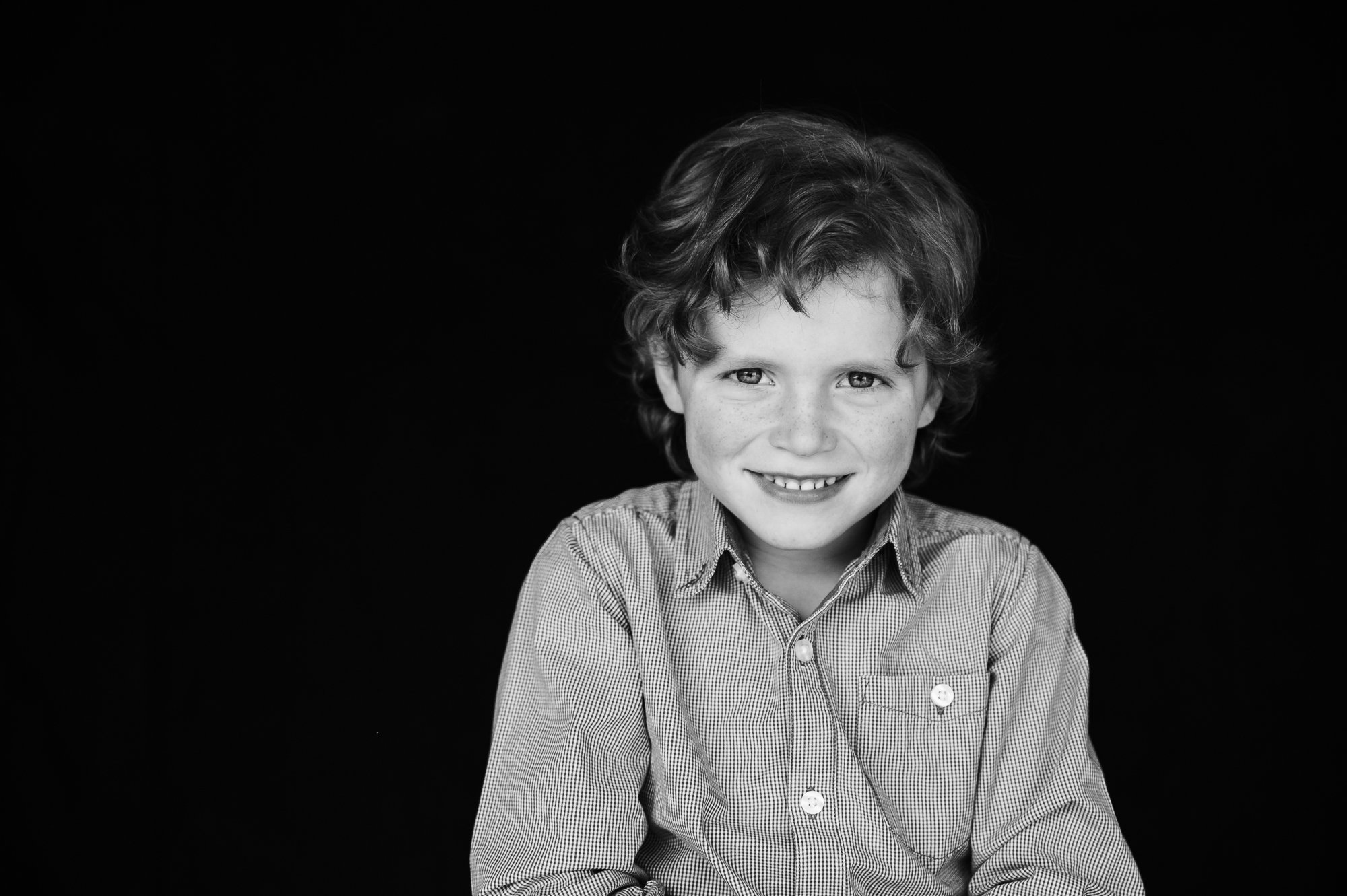 boy_child_black_and_white_smiling_fine_art_portrait_black_background_natural_expression_melbourne_mornington_peninusla_family_photographer-2.jpg
