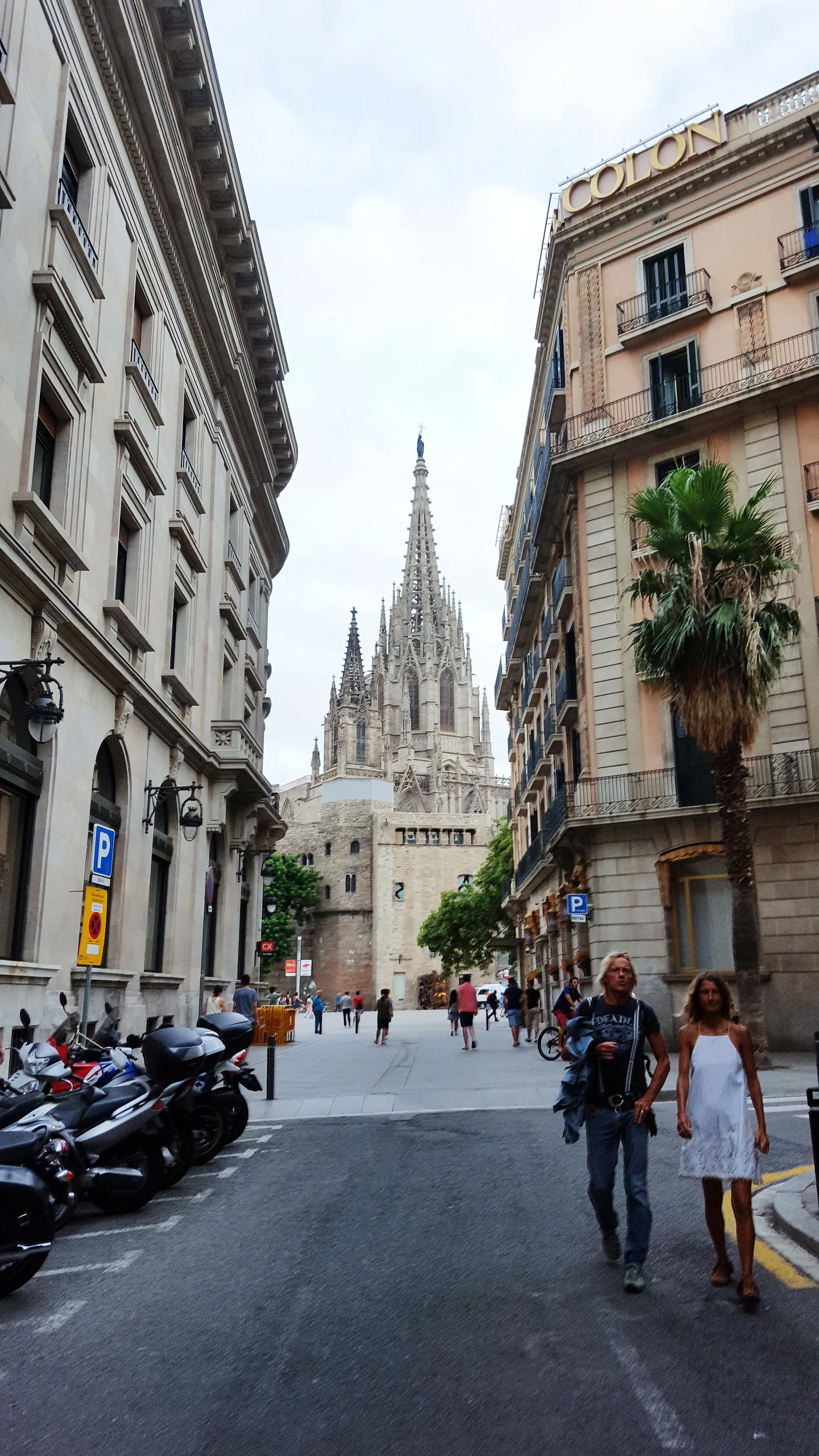 Distant view of the Barcelona Cathedral
