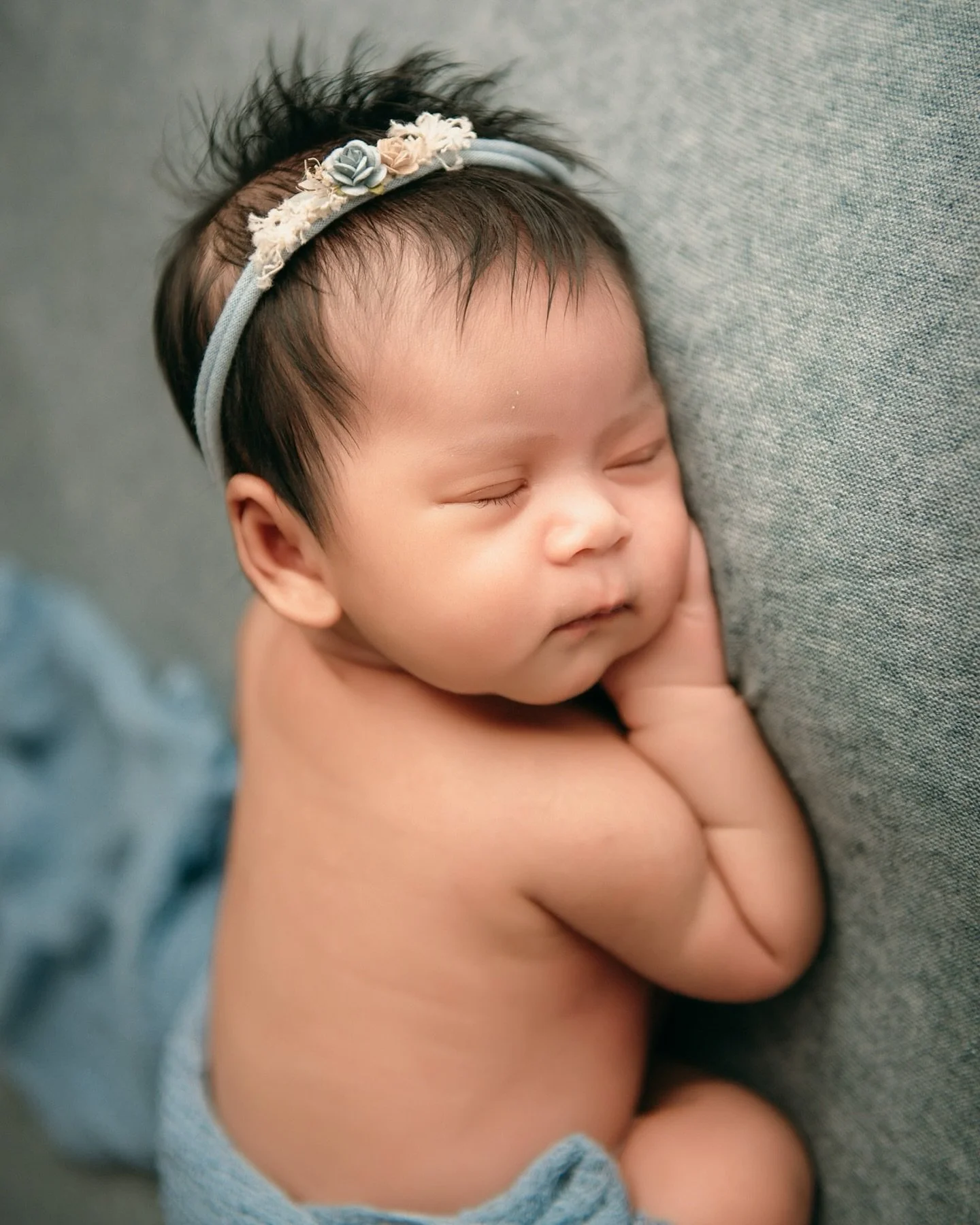 Their tiny fingers, soft sighs and the way you look at them and wonder, &ldquo;who will you be?&rdquo; Are some of my favourite things about the newborn bubble 🤍

Now booking 2026