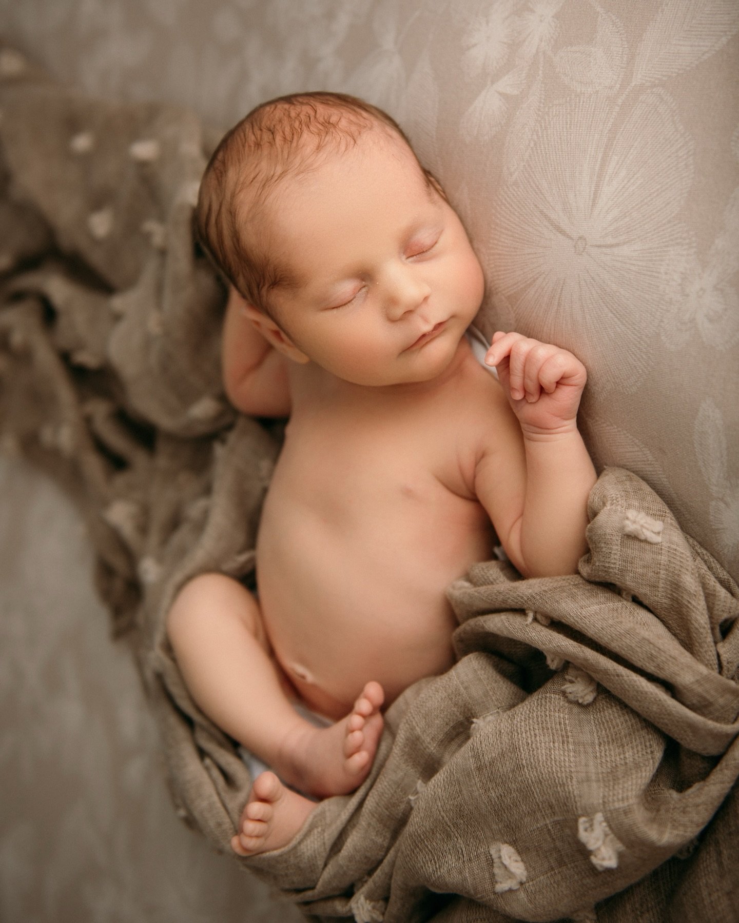 🌿 Expecting a new little love in 2026?
My calendar is now open ✨

As a midwife, mum, and photographer, I&rsquo;m here to capture your baby&rsquo;s first moments safely, gently and beautifully.
Let&rsquo;s create something you&rsquo;ll treasure forev