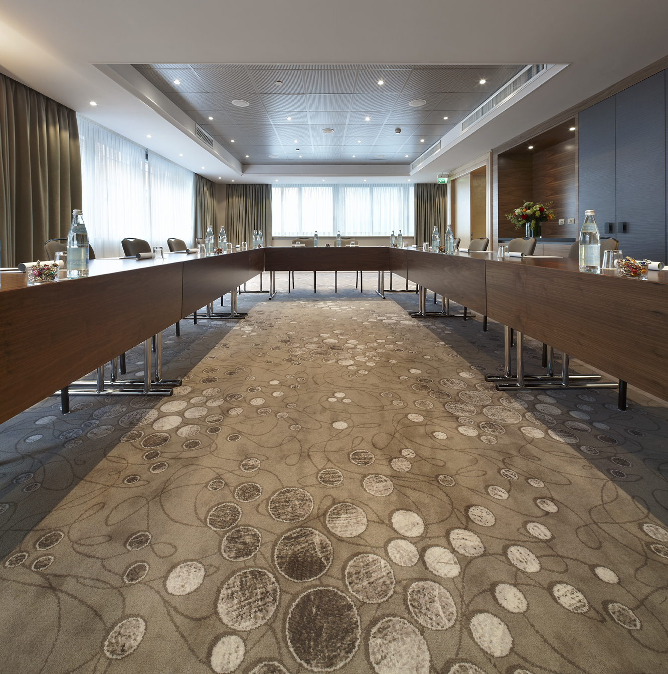 Meeting rooms with credenza & wardrobes by THDP
