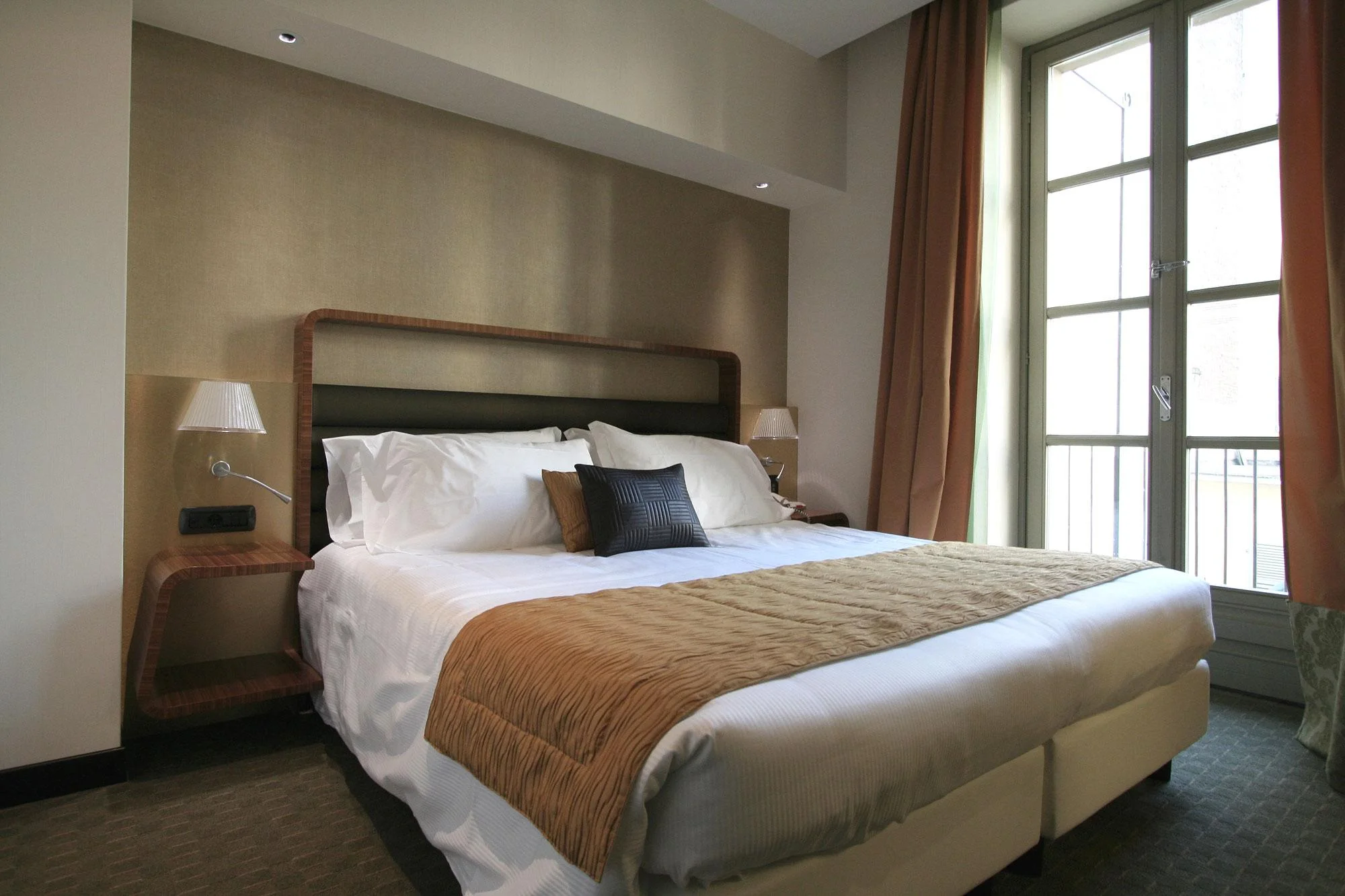 King Sized Bed with suspended night tables and bent wood headboard feature