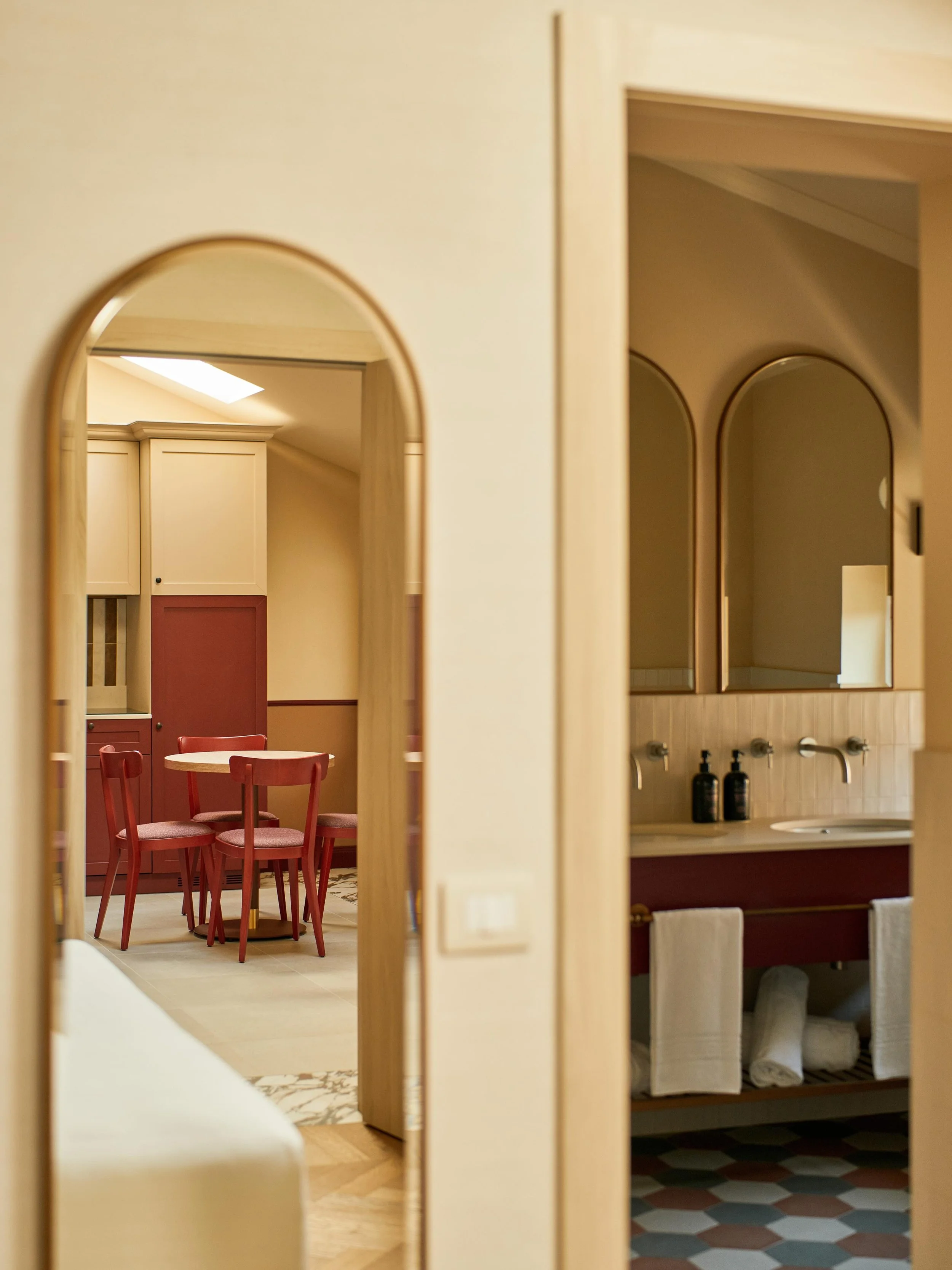 THDP reimagines the interiors of Homy Livia Verona, transforming a historic palazzo on Via Mazzini into a contemporary retreat defined by soft geometries, warm textures, and an inviting sense of comfort. Thoughtfully curated spaces play with shapes, 