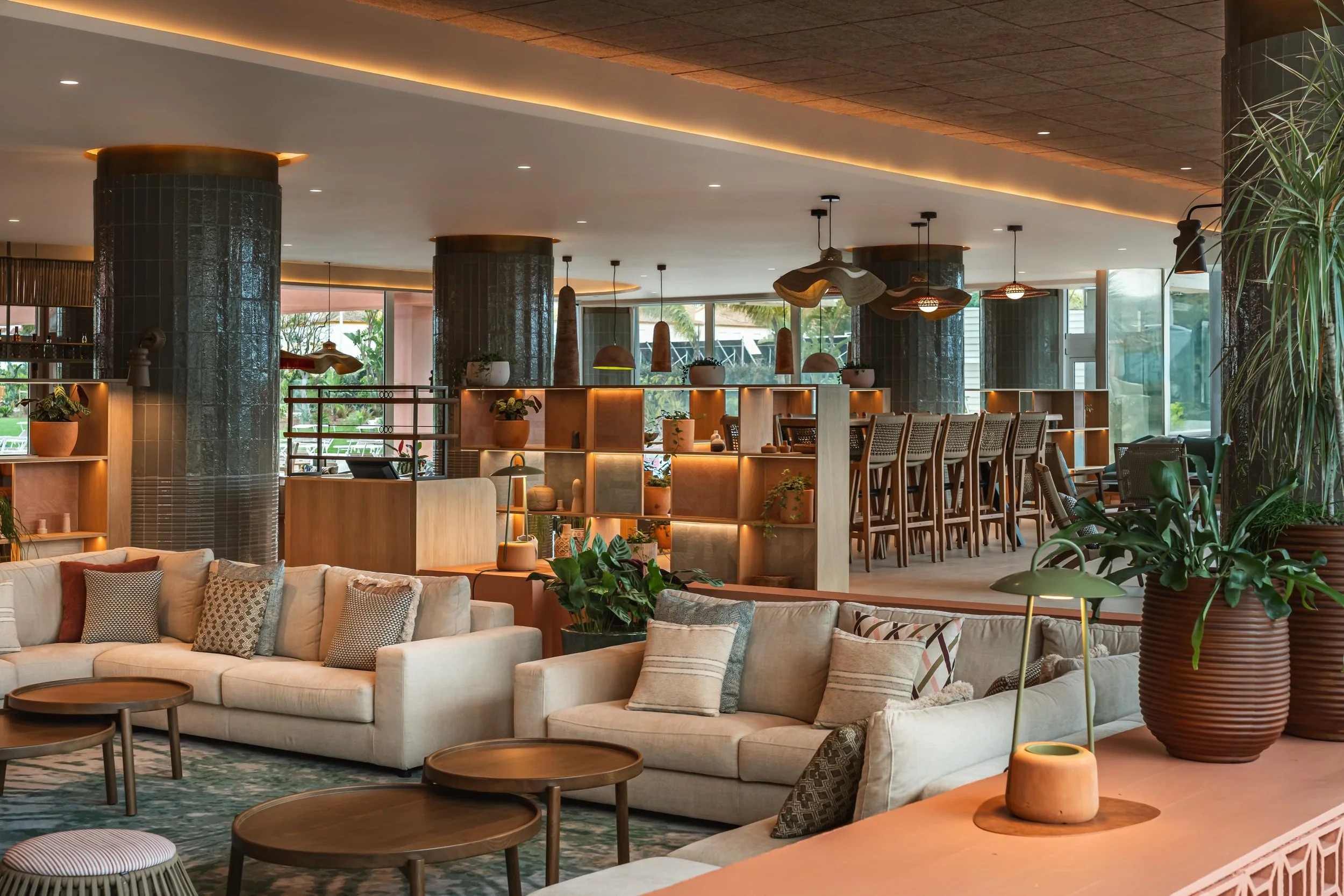 Welcome to Lume Lounge Bar at @hyattregencyvilamouraalgarve - The project places emphasis on material authenticity and long-term performance. Locally sourced materials, durable finishes and energy-conscious solutions have been prioritised to support 