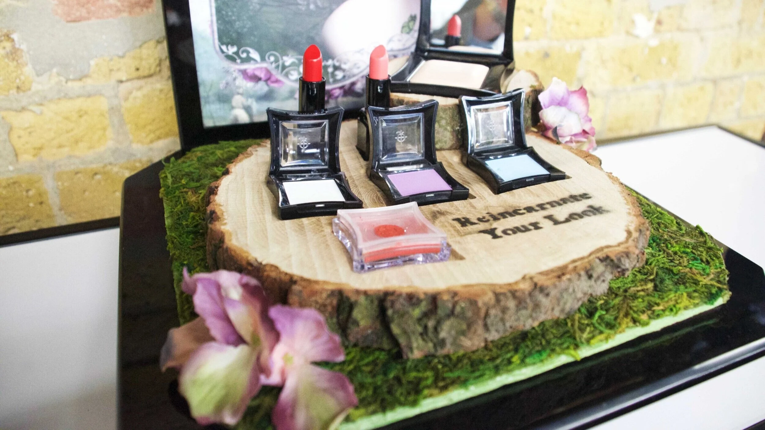 Illamasqua May Queen Glorifier 2.jpg