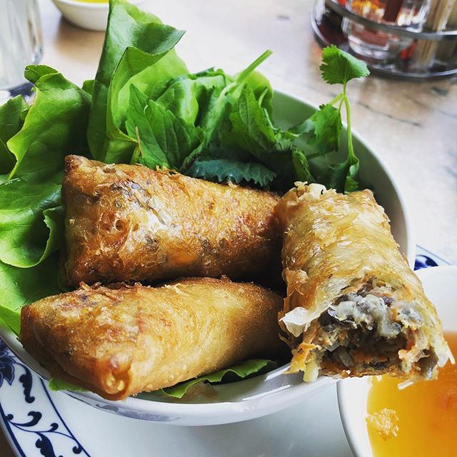 There&rsquo;s nothing better than starting the week with some tasty spring rolls 😍🥢🍲 #vietnamesefood #tasty #springrolls #frankfurtfood #tigerchef #frankfurttourguide #cookingclass #instafood #foodblogger # frankfurt #tigercheffood #foodie #frankf