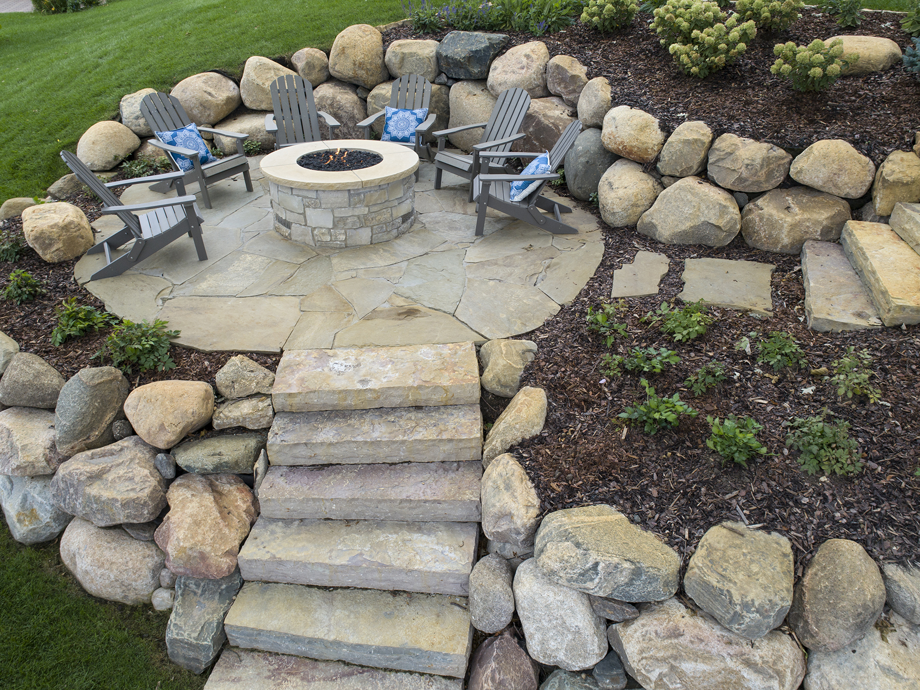 Firepit with steps.jpg