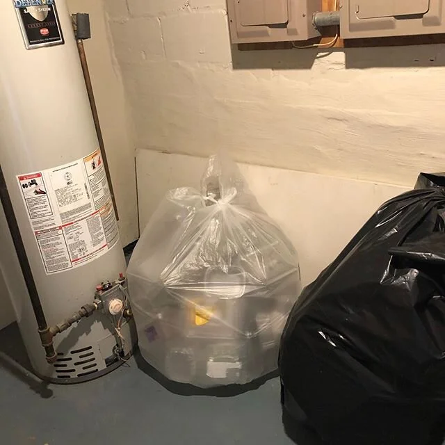 Clam shell pile up fast. Flick left to see. I&rsquo;m at 100lbs of 220 lbs. please keep collecting for me! Drop to my deck or at CCES. Thanks for your help. The world appreciates you. 
#reduce #refuse #recycle 
#sculpture #installation #artactivist 
