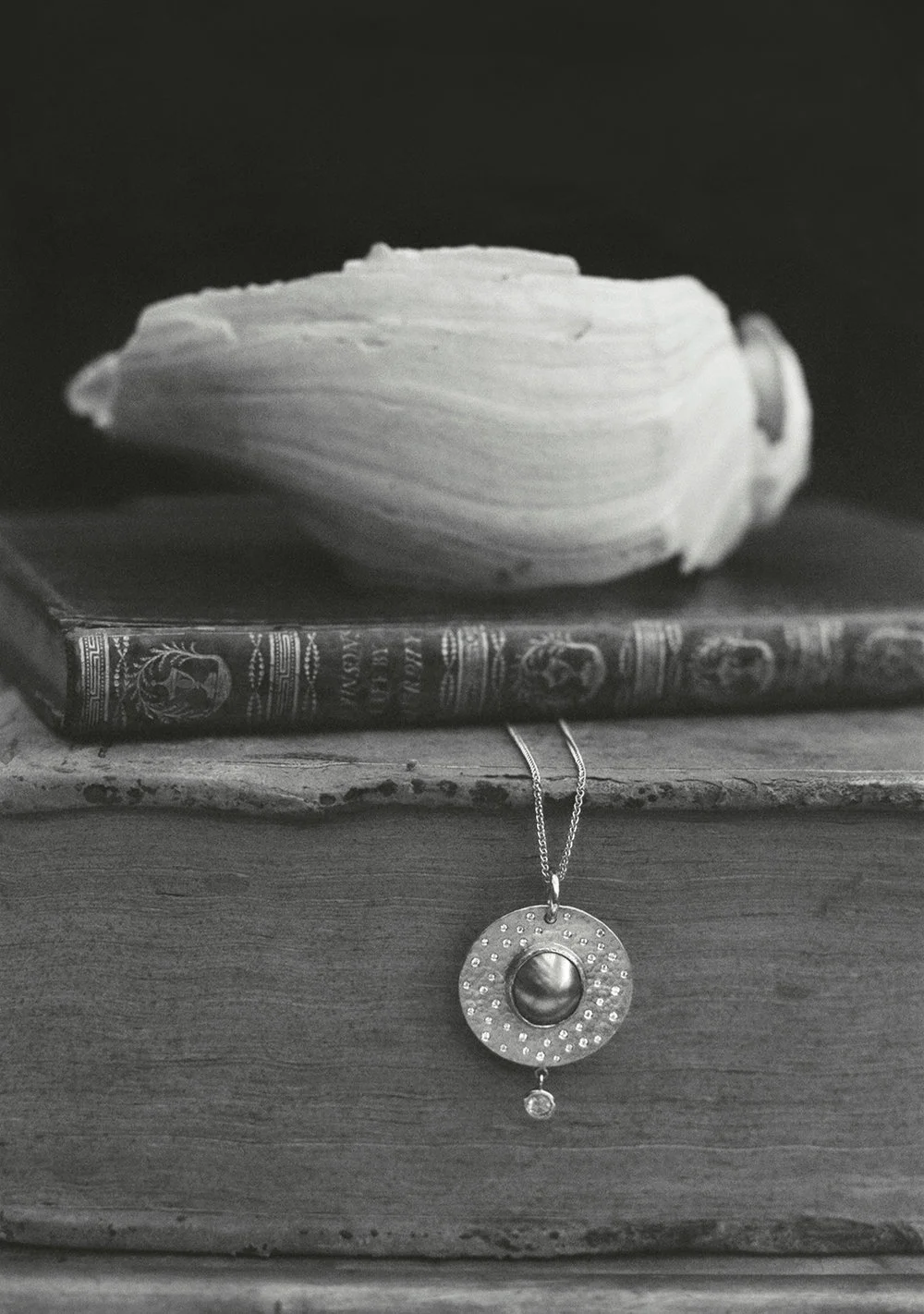 Elvira+Piedra_Thesis+Gems_Pearl+Pendant.jpg
