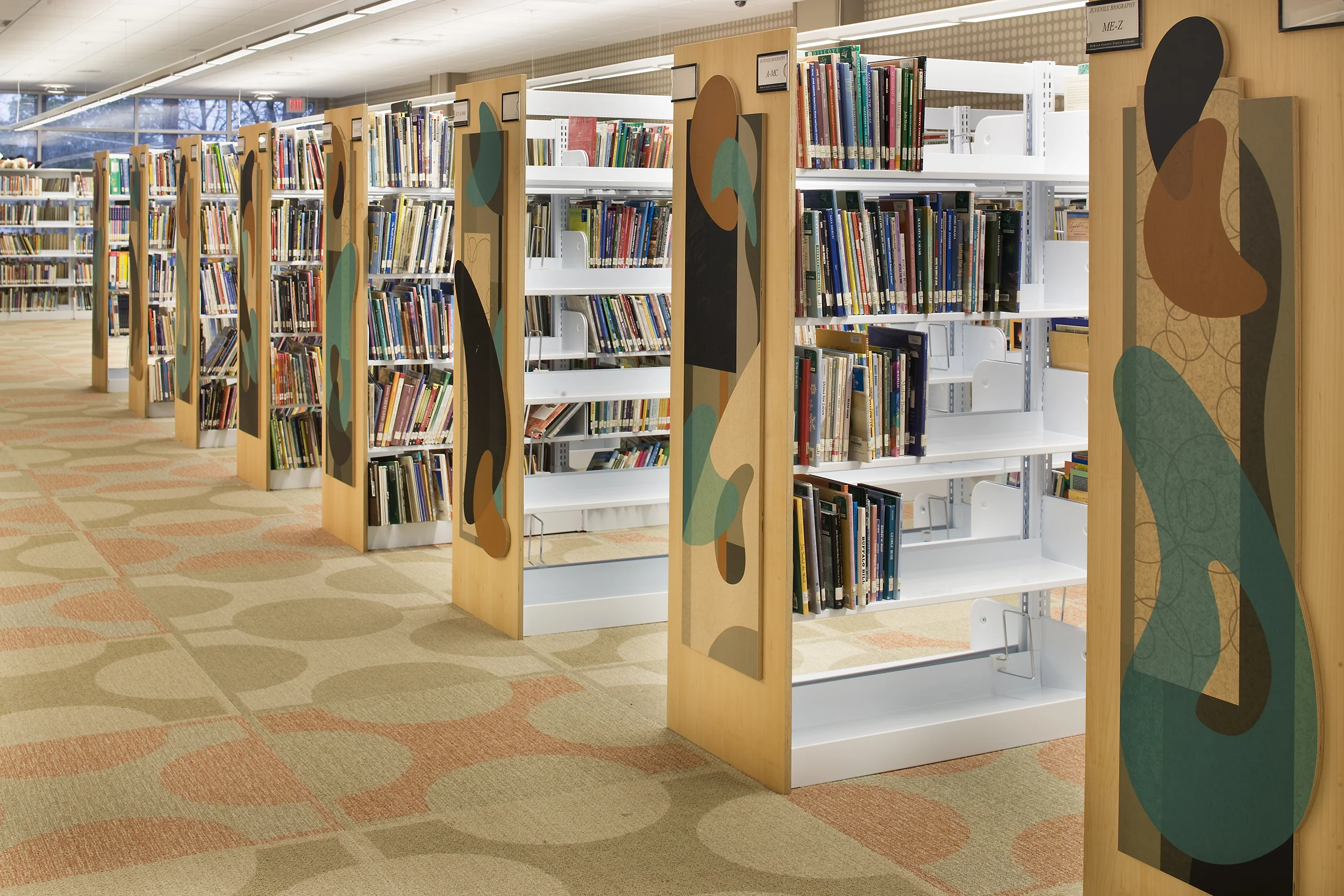 CAU_TuckerReidHCoferLibrary_BookshelfEndCaps_web_053118.jpg