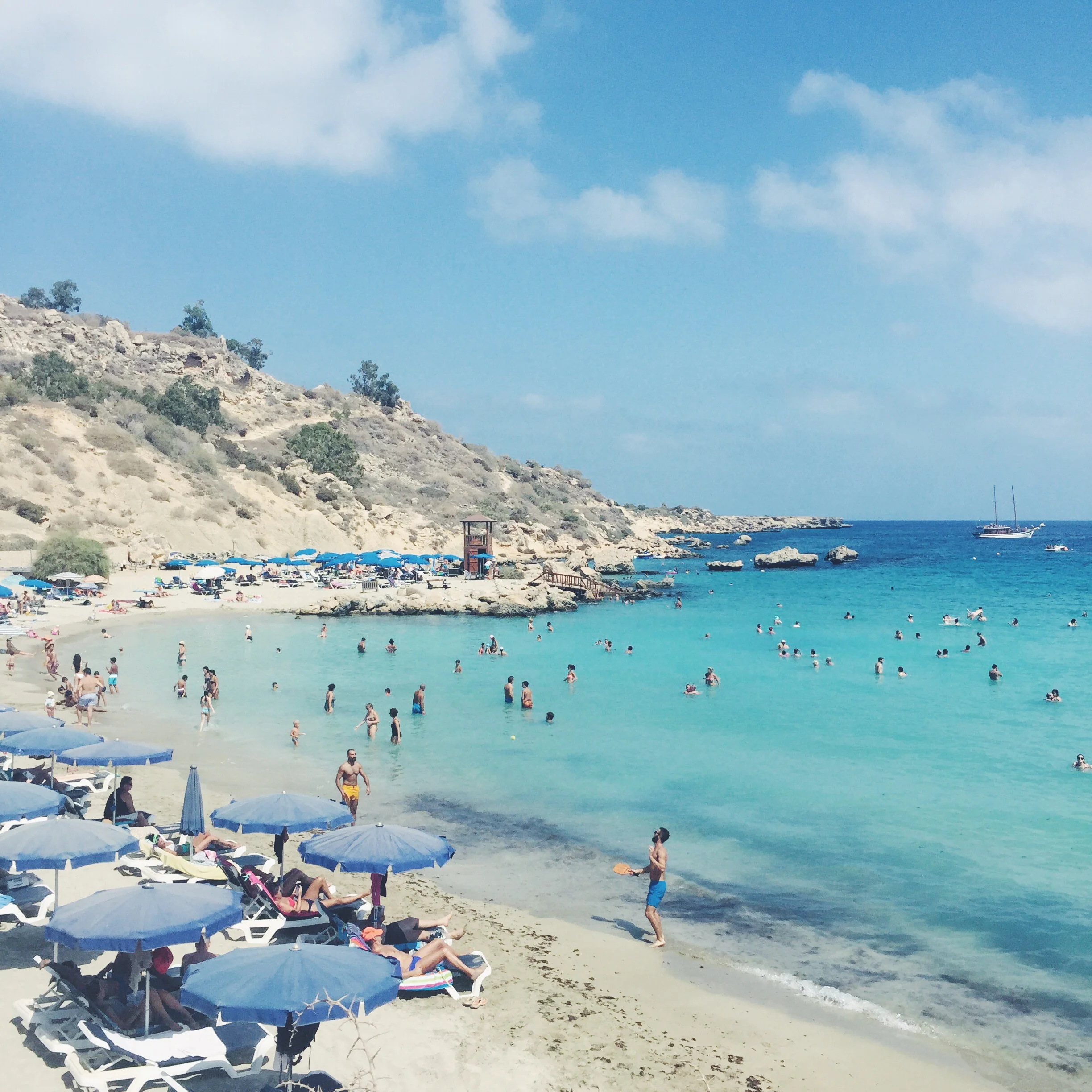 Konnos Bay in the middle of the day.