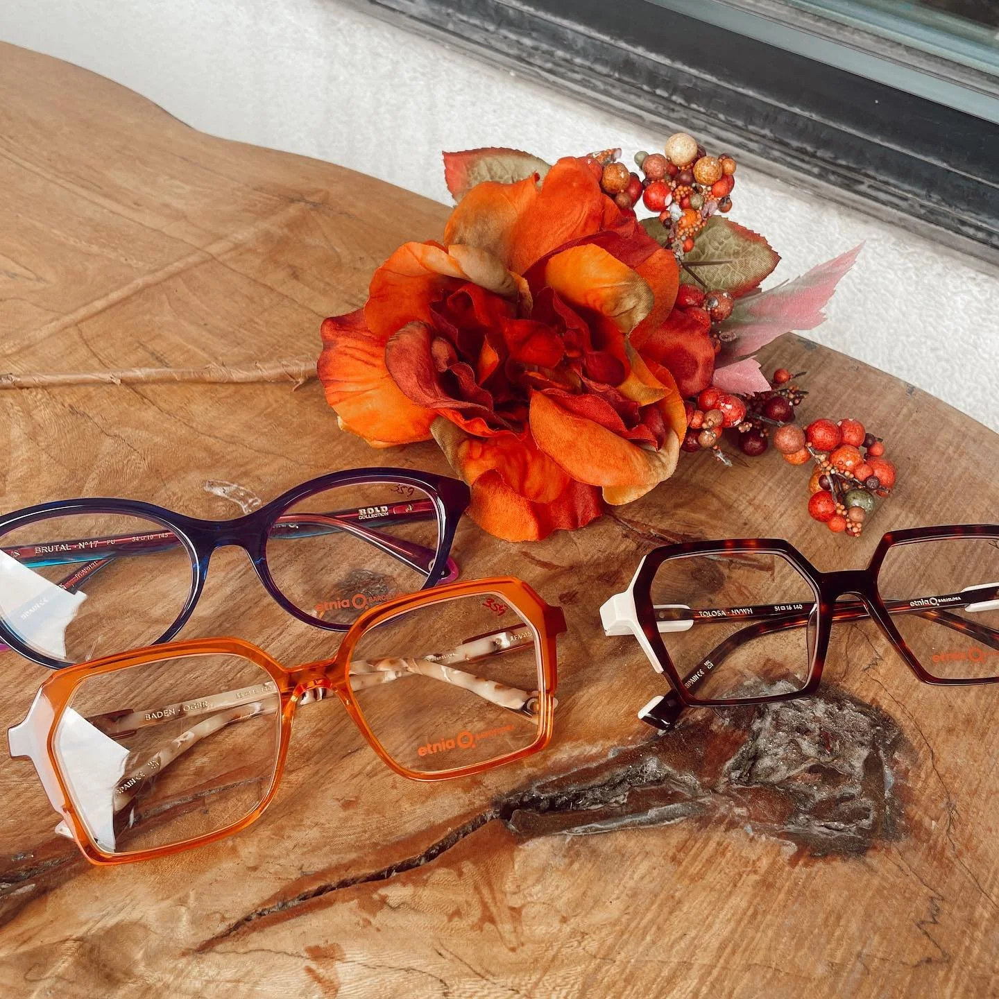 Happy fall , come by Bella Vision to check out some new frames now that it’s cooler outside !π§‘πππͺ΅π§¦