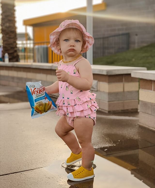 Girl on the move with her snacks! 🥰Everyone can thank @karissakayabbott for this cute pic 🤩🤩🤩