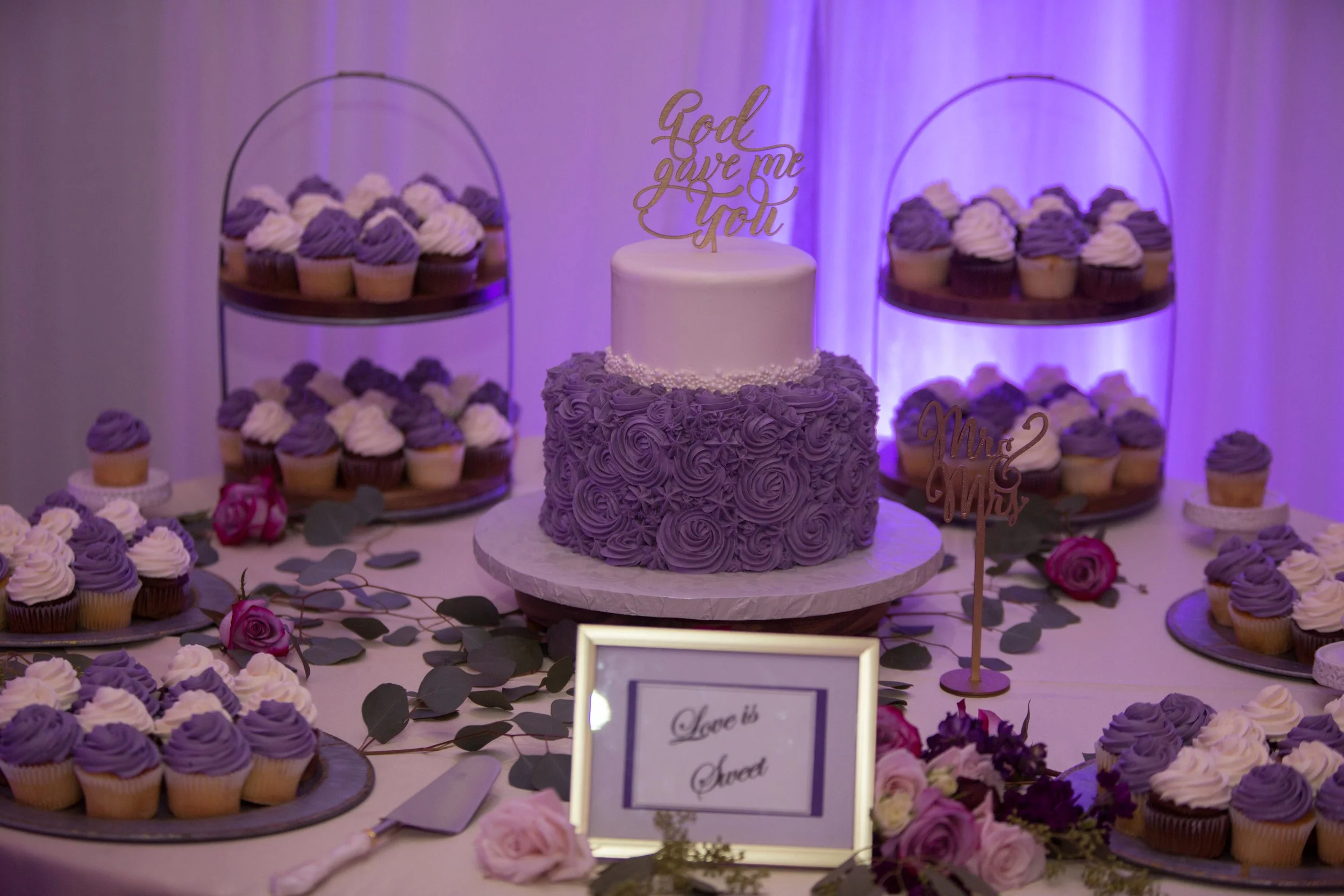 Cup Cake table .jpg
