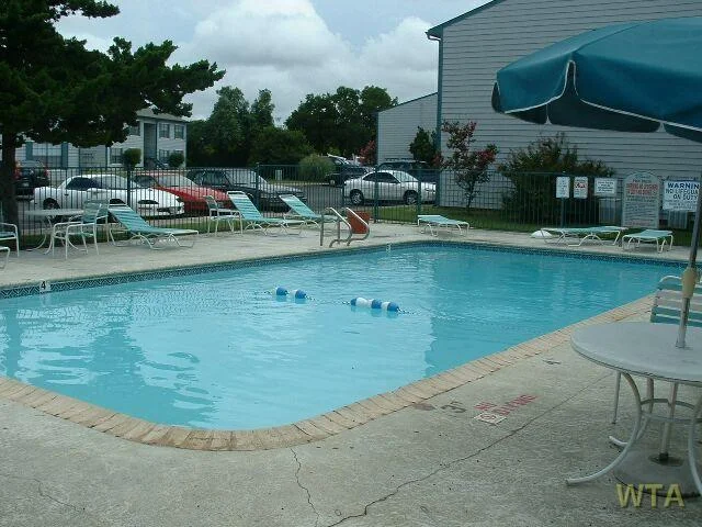 Veranda pool.jpg
