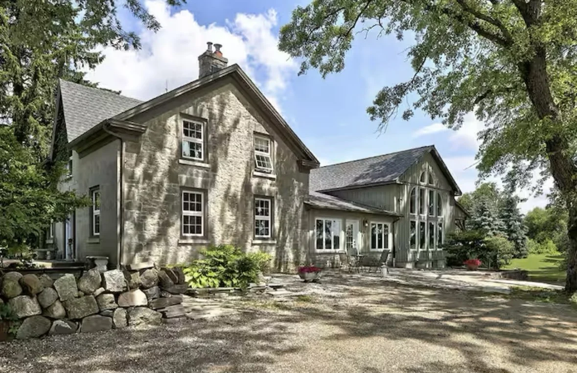 stone_house_outside1.jpg