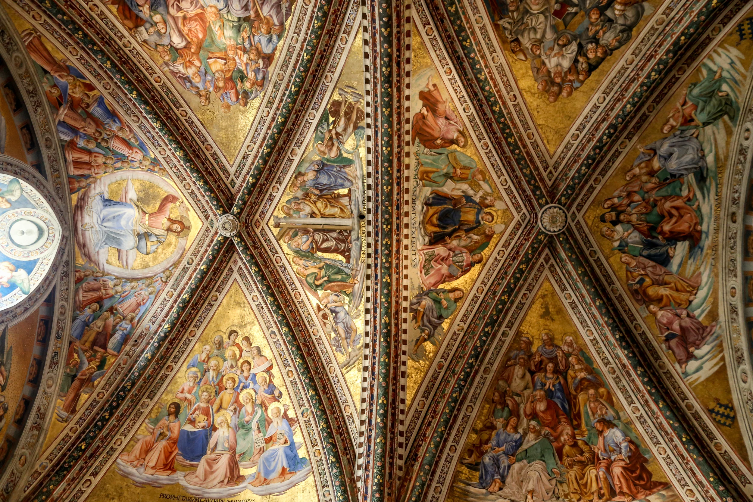 Page 34: Triangles in the ceiling of the San Brizio Chapel