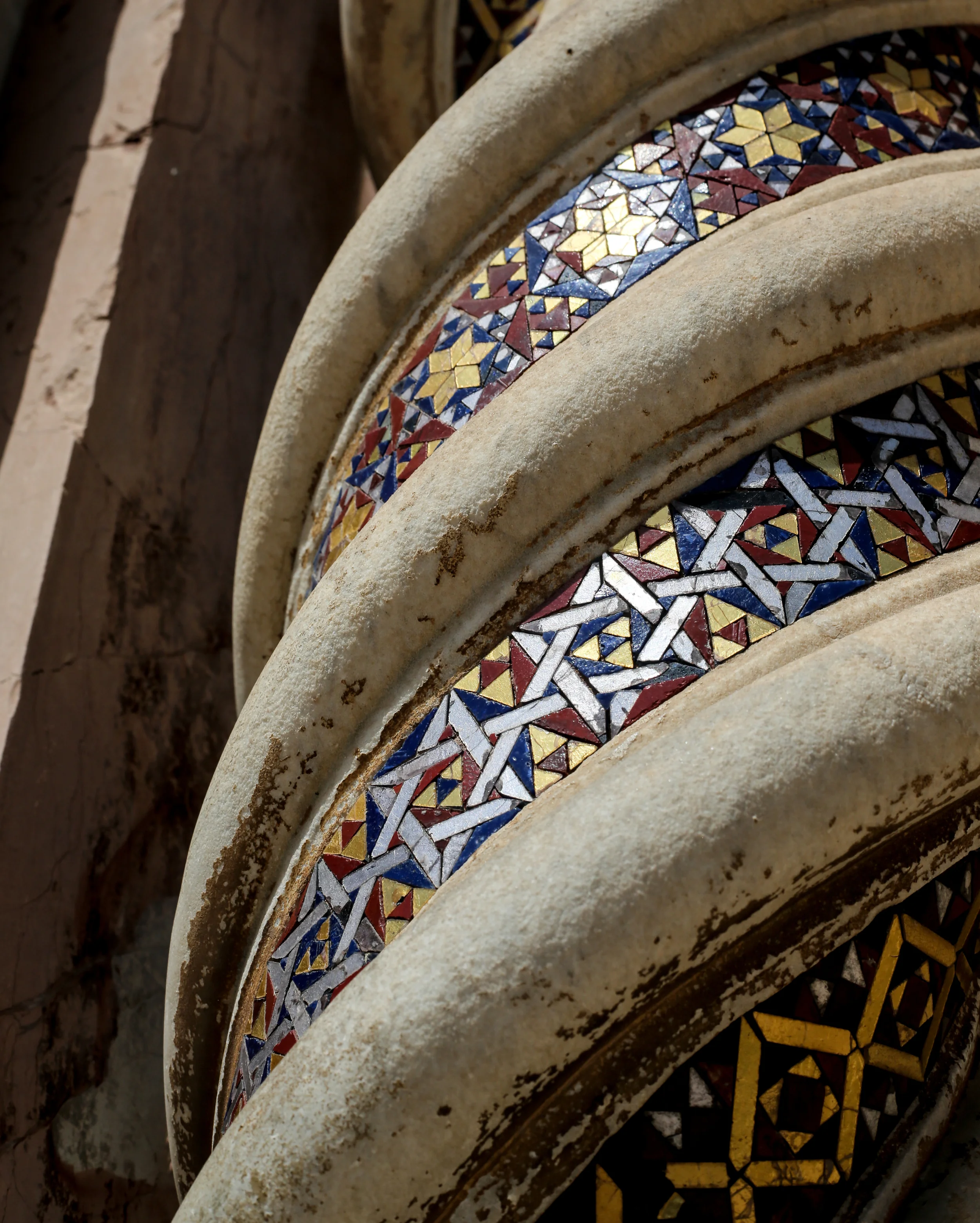Page 41: mosaic decoration on the columns