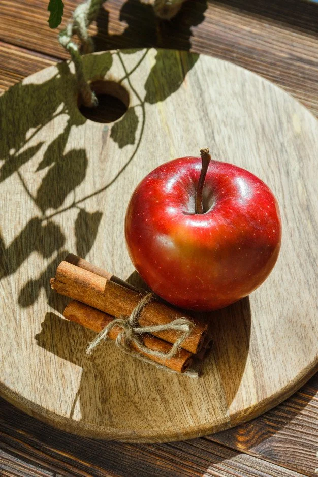 apple-with-leaves-cinnamon-sticks-wooden-cutting-board_176474-8914.jpg