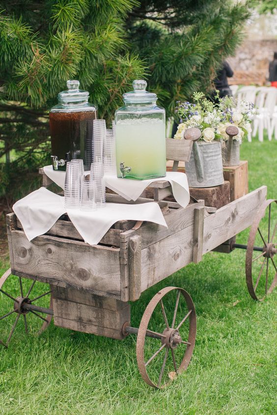 antique-wagon-offered-iced-tea-and-lemonade-to-ceremony-guests.jpg